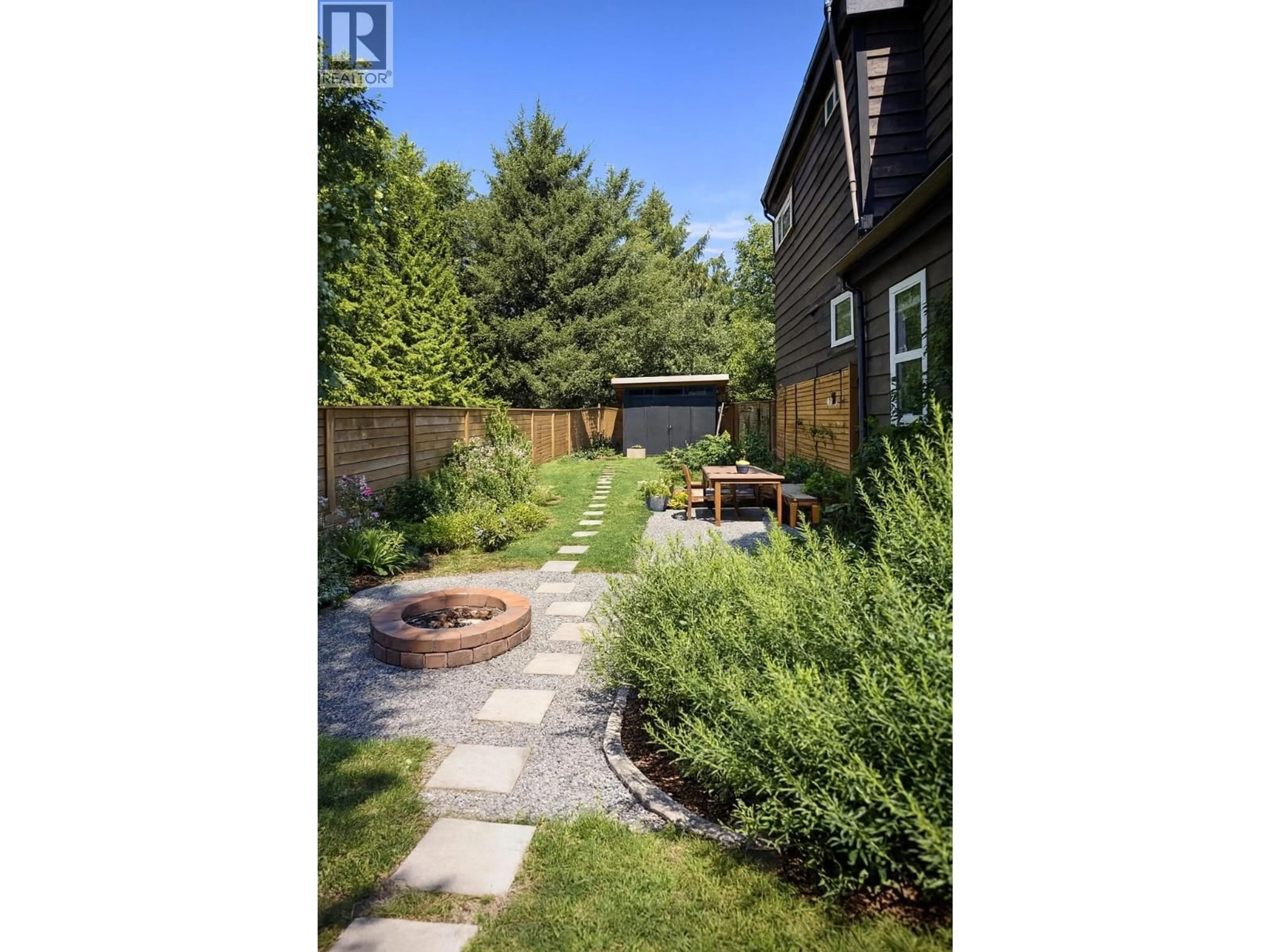 Patio, street for 1029 BROTHERS PLACE, Squamish British Columbia V8B0B2