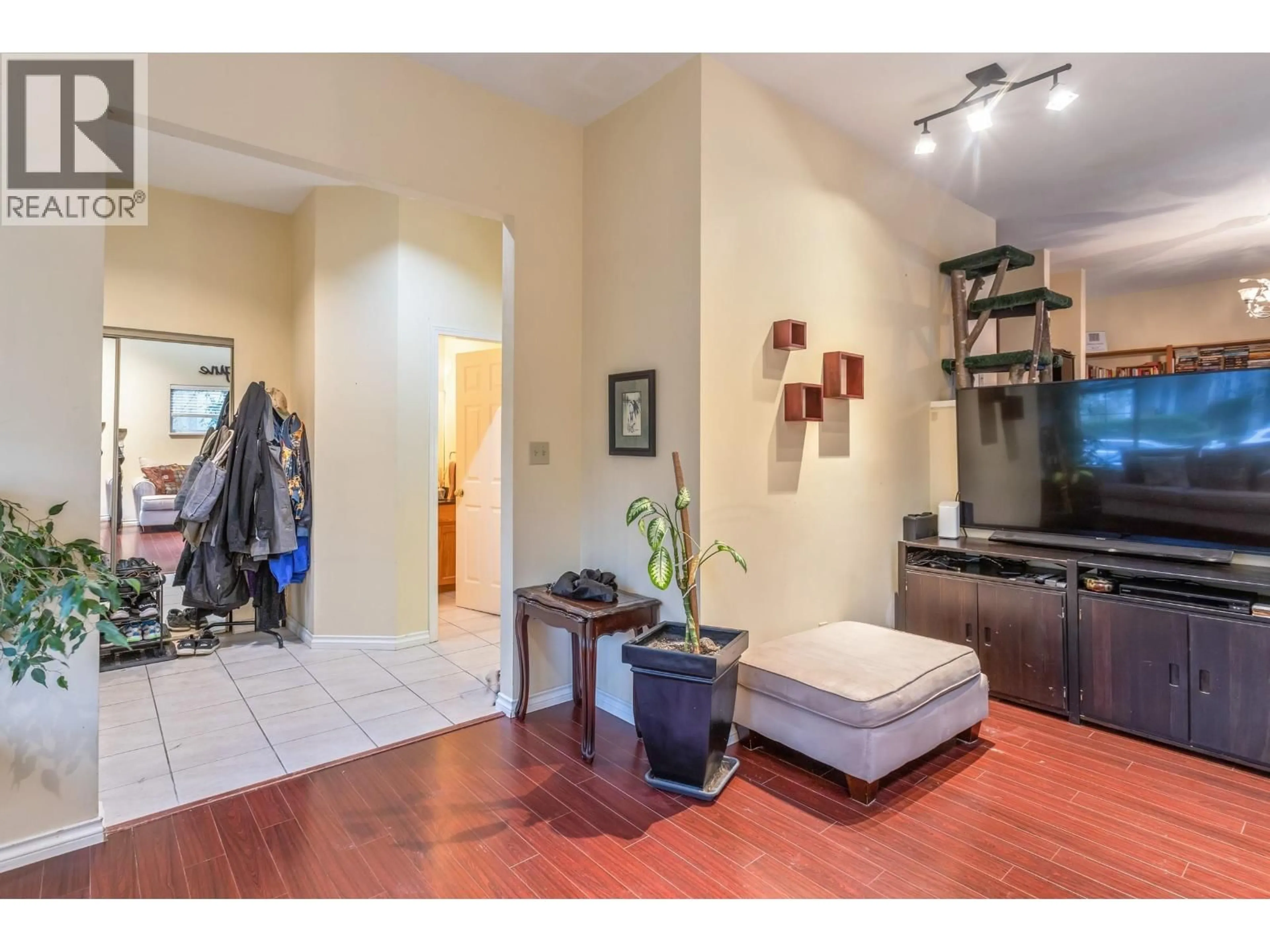 Unknown for 2586 8TH AVENUE, Vancouver British Columbia V6K2B4