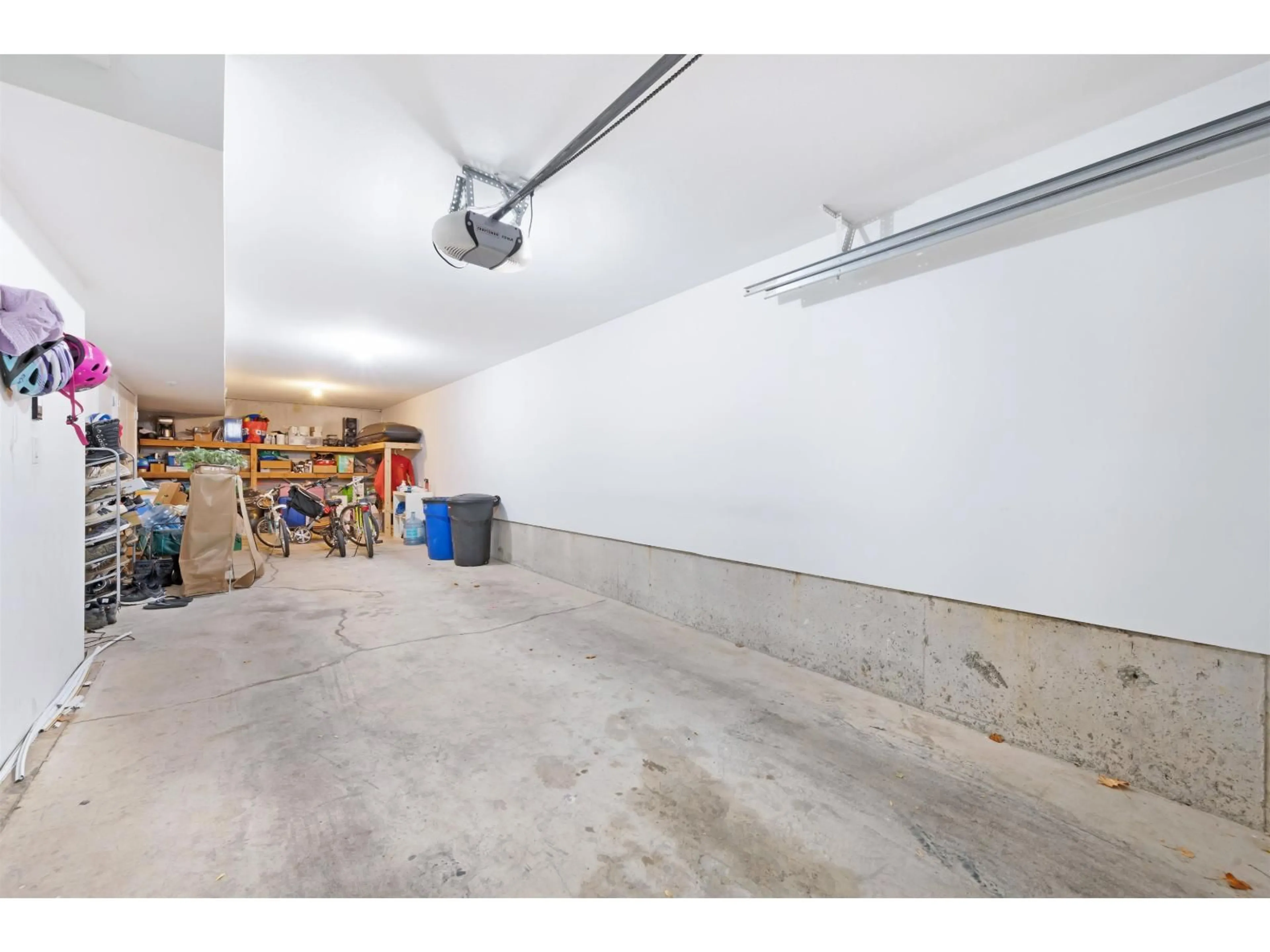 Indoor garage for 48 - 18828 69 AVENUE, Surrey British Columbia V4N5L3