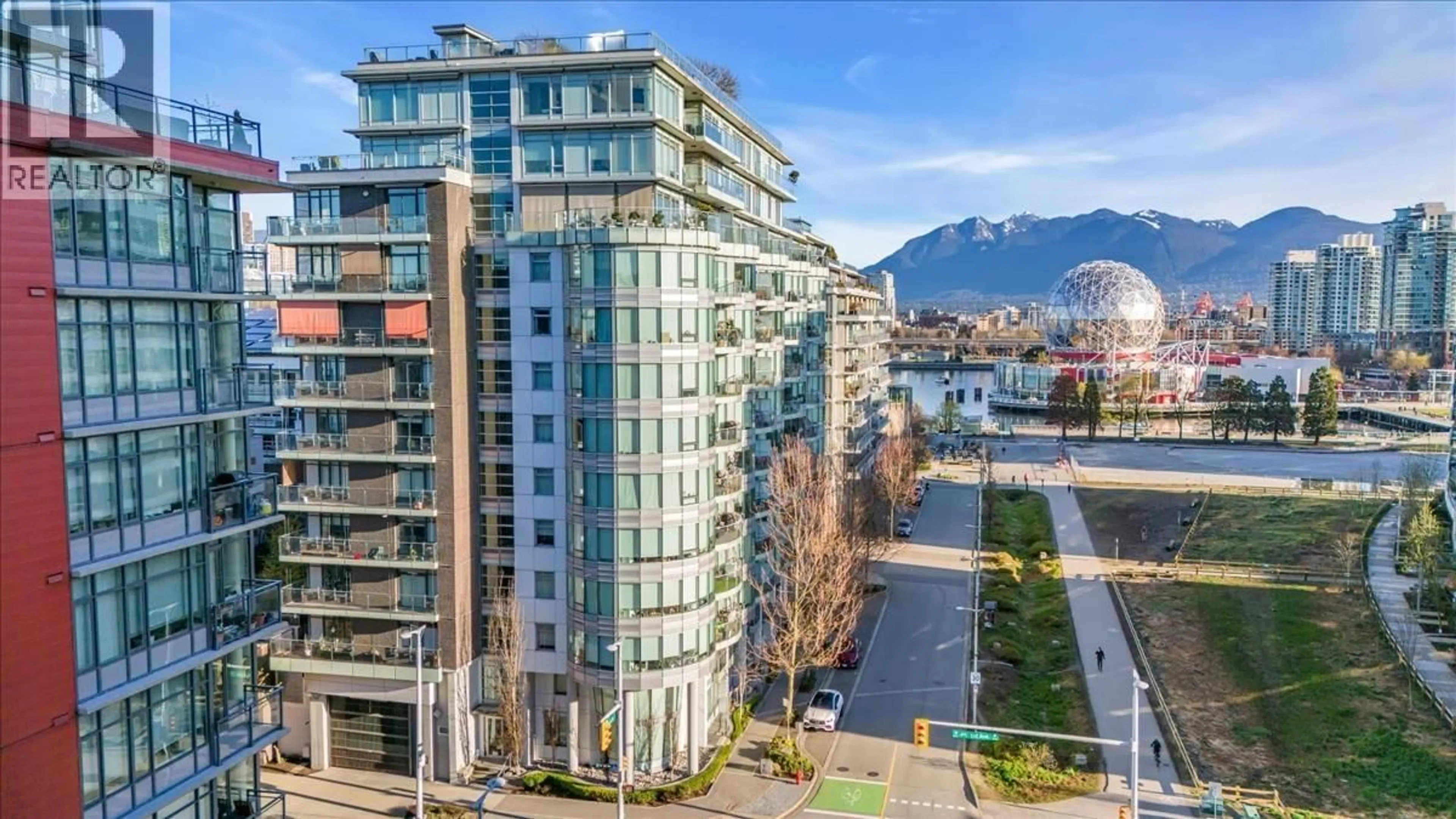 A pic from outside/outdoor area/front of a property/back of a property/a pic from drone, city buildings view from balcony for 404 1633 ONTARIO STREET, Vancouver British Columbia V5Y0C2