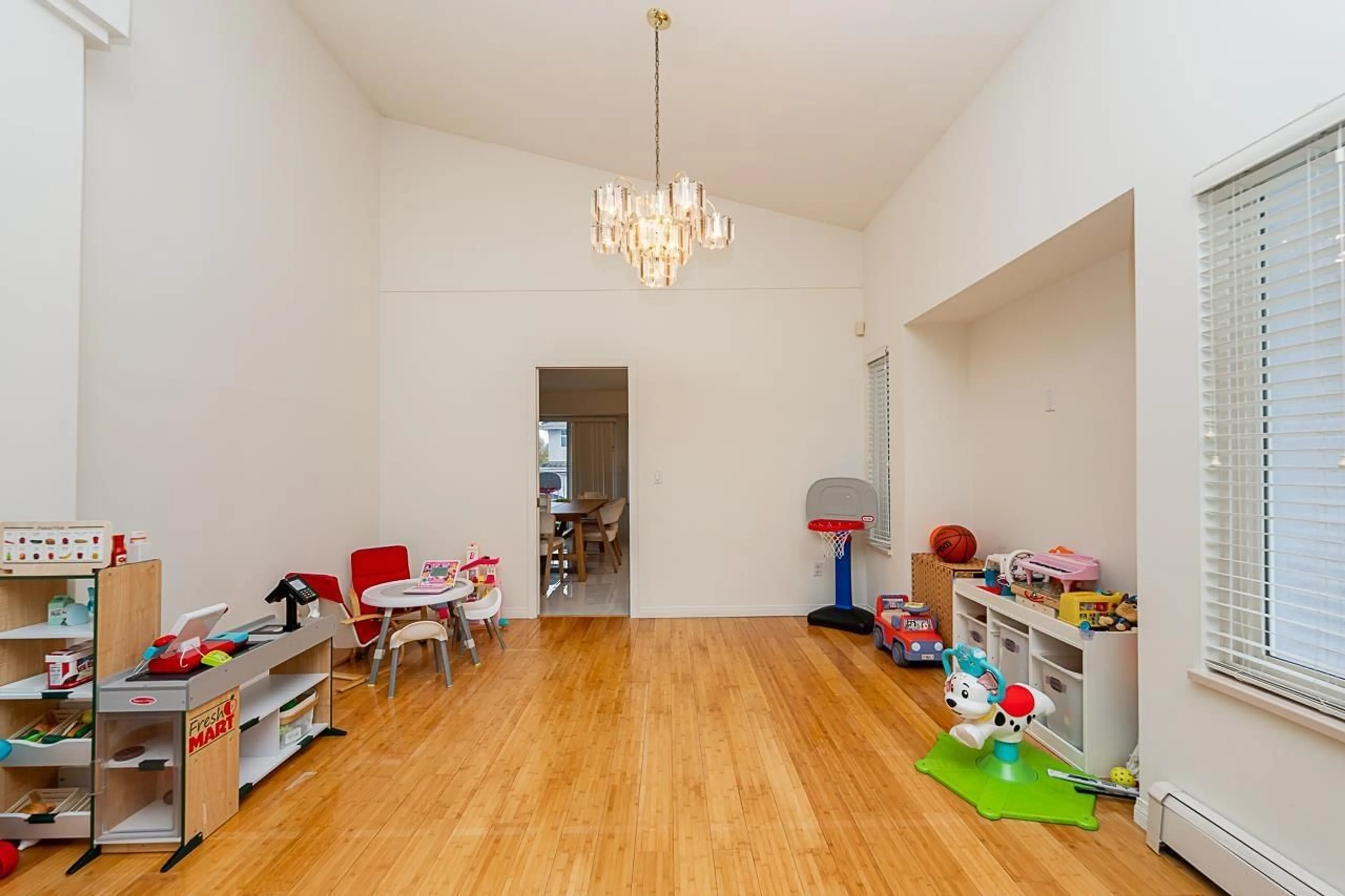 A pic of a room for 10132 156TH STREET, Surrey British Columbia V3R4L5