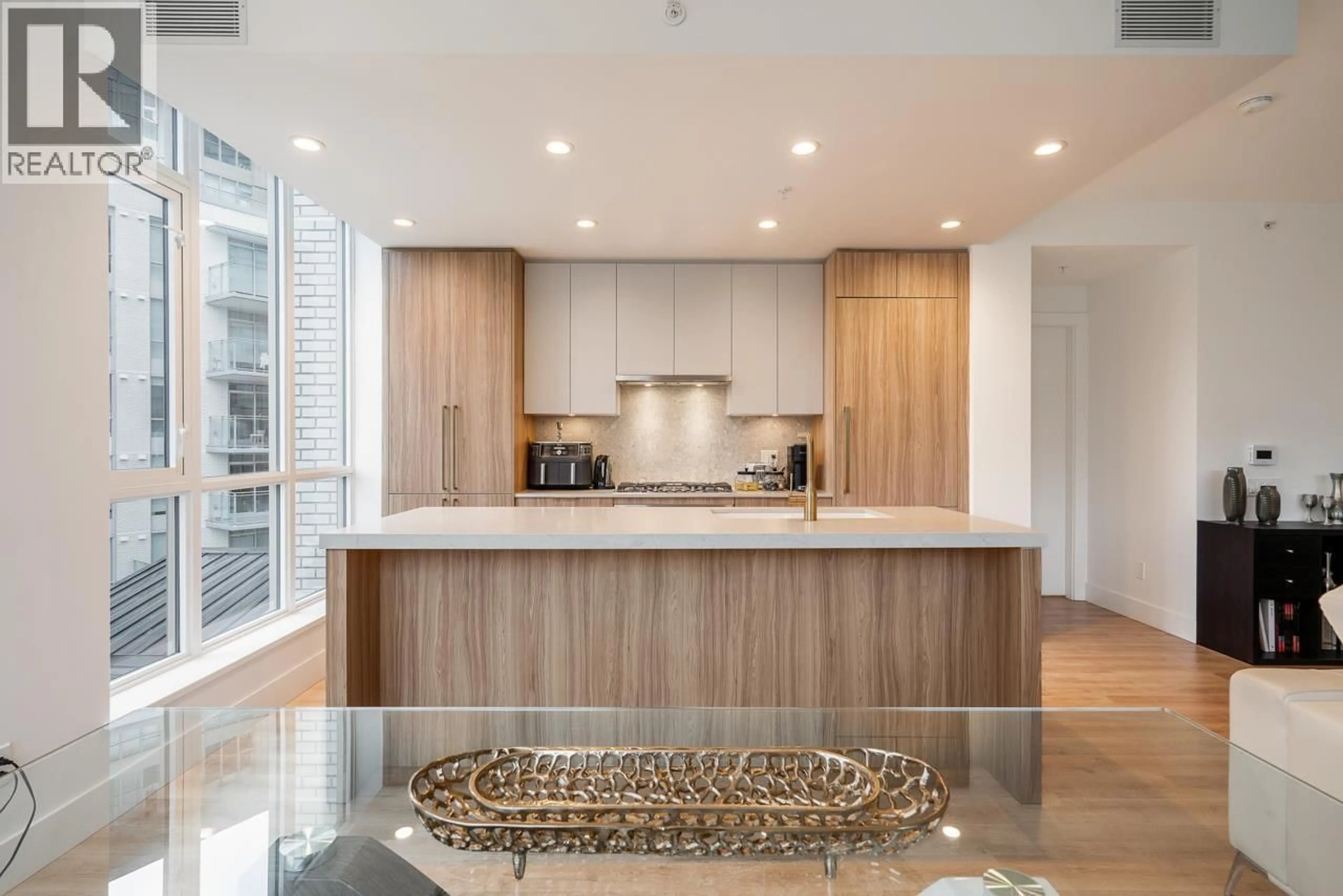 Contemporary kitchen, unknown for 303 - 2375 EMERY COURT, North Vancouver British Columbia V7J0E8