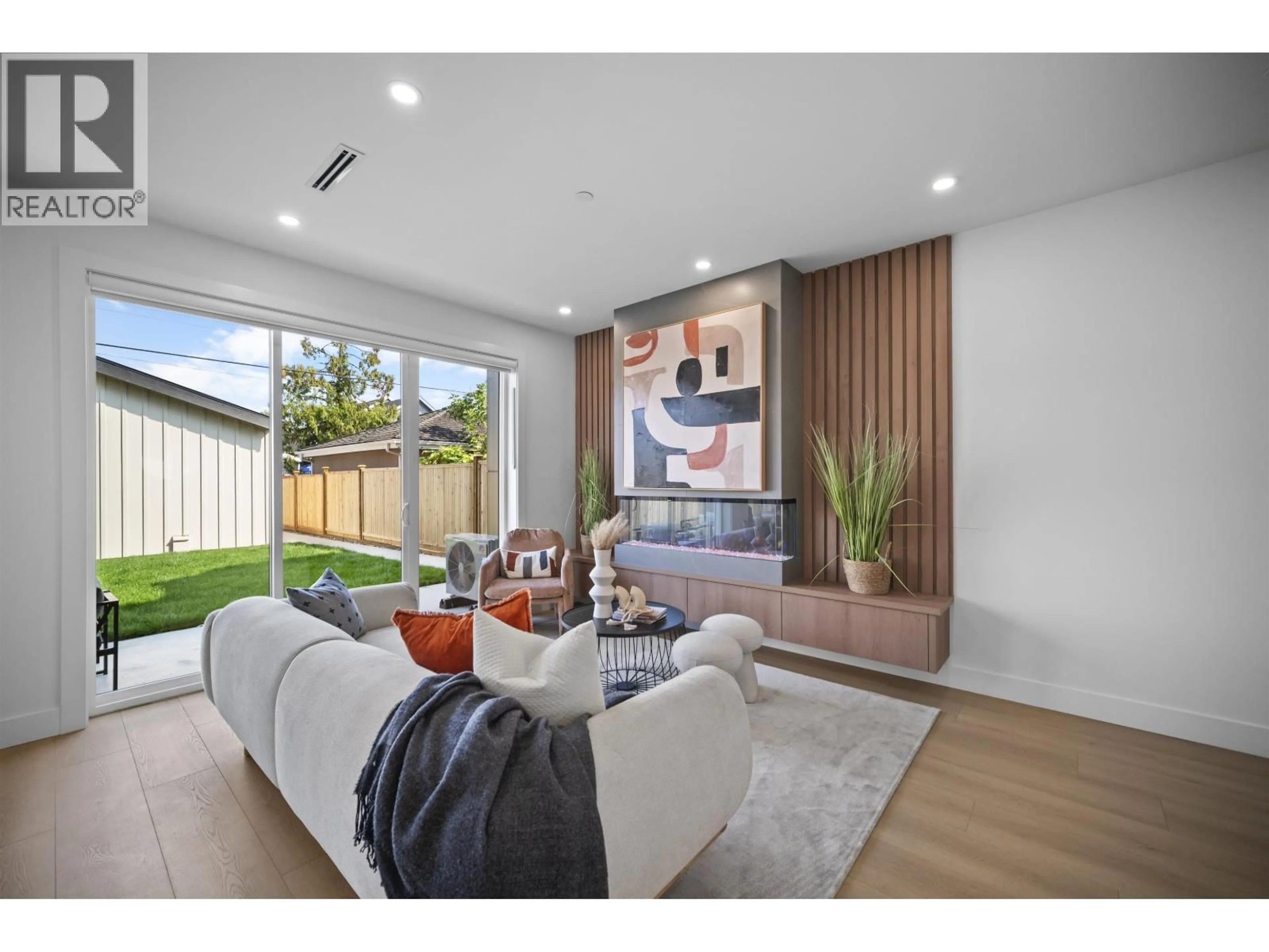 Unknown for 2 - 3563 25TH AVENUE, Vancouver British Columbia V5R1K3