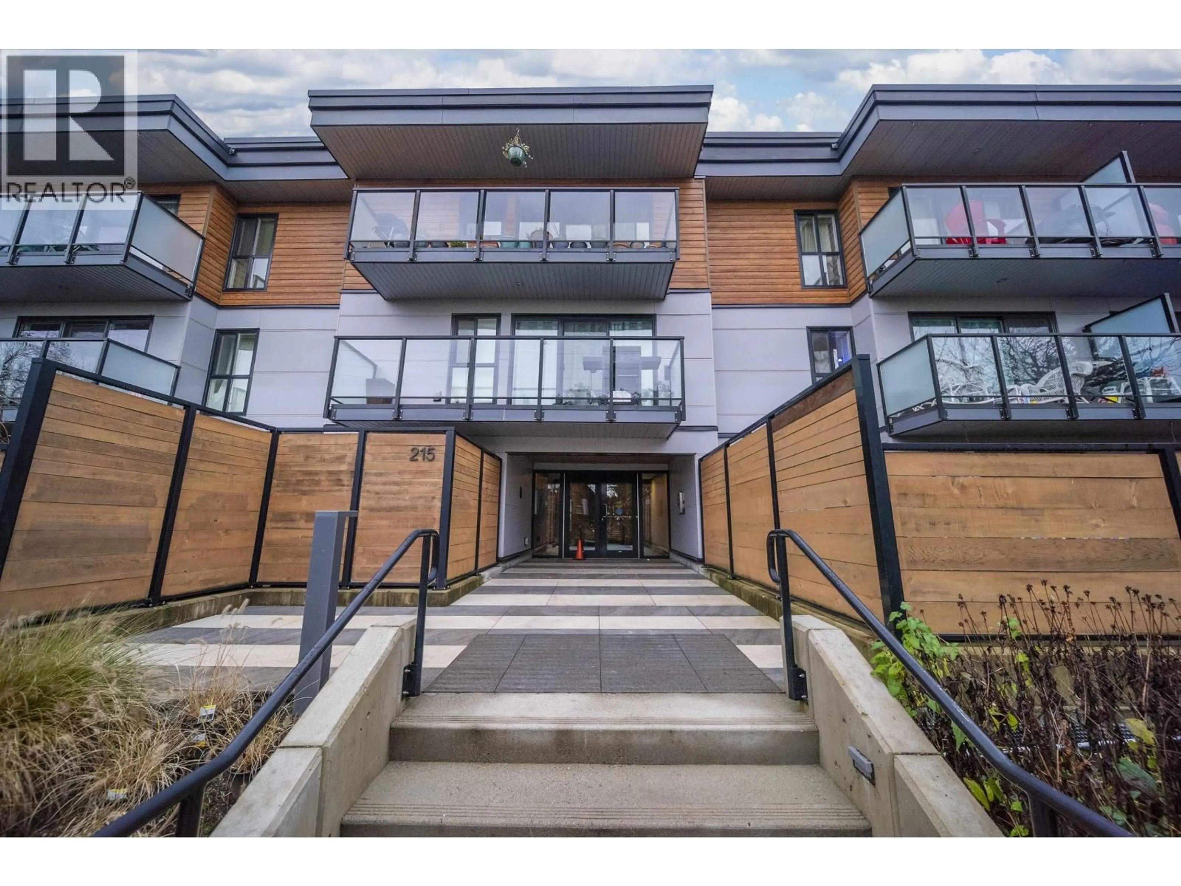 Indoor foyer for 205 - 215 MOWAT STREET, New Westminster British Columbia V3M4B1