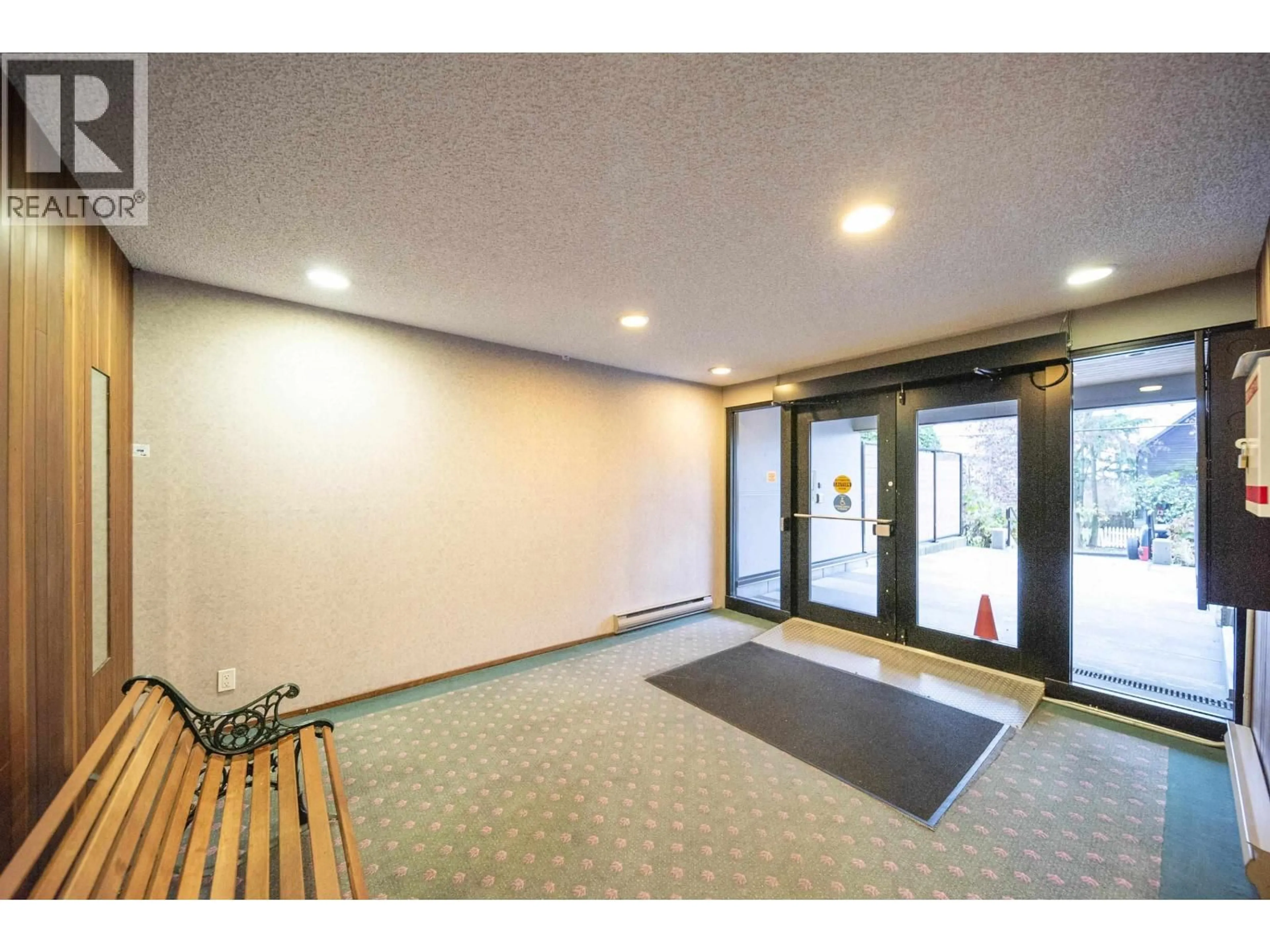 Indoor foyer for 205 - 215 MOWAT STREET, New Westminster British Columbia V3M4B1