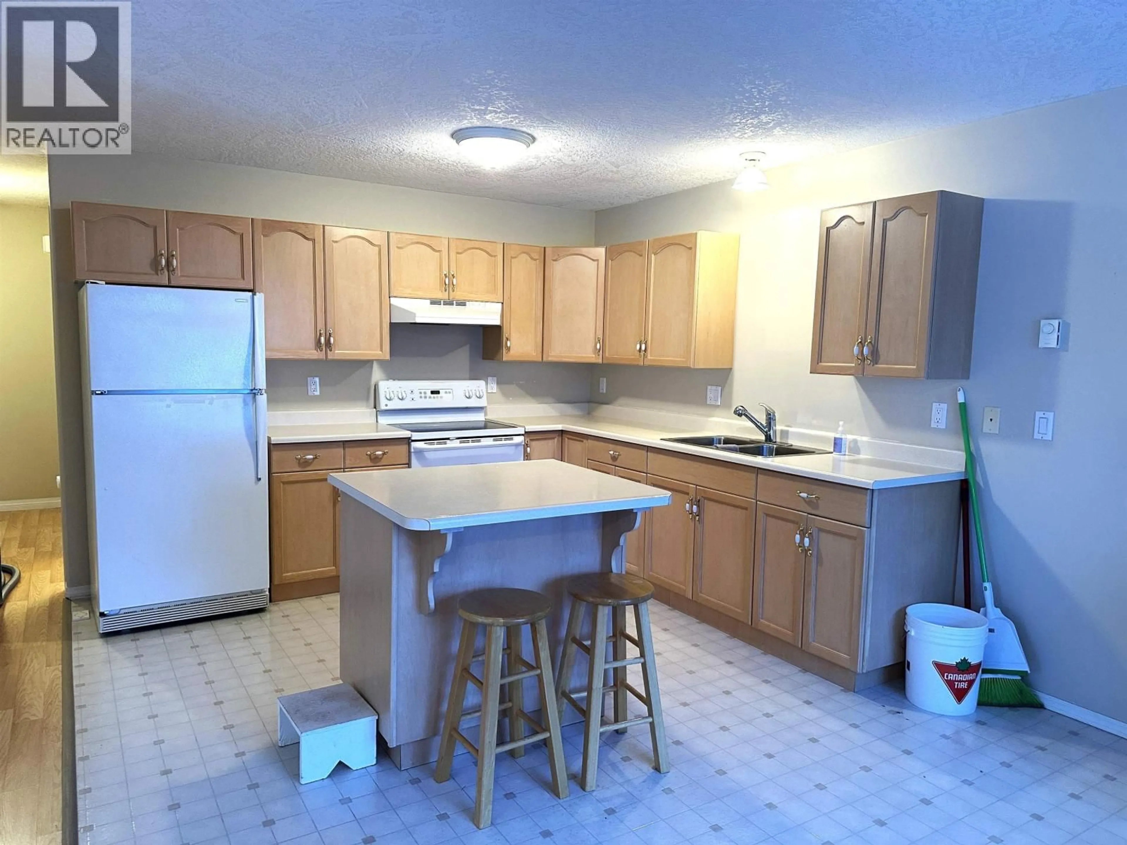 Standard kitchen, unknown for 1 - 1686 MAIN STREET, Smithers British Columbia V0J2N0