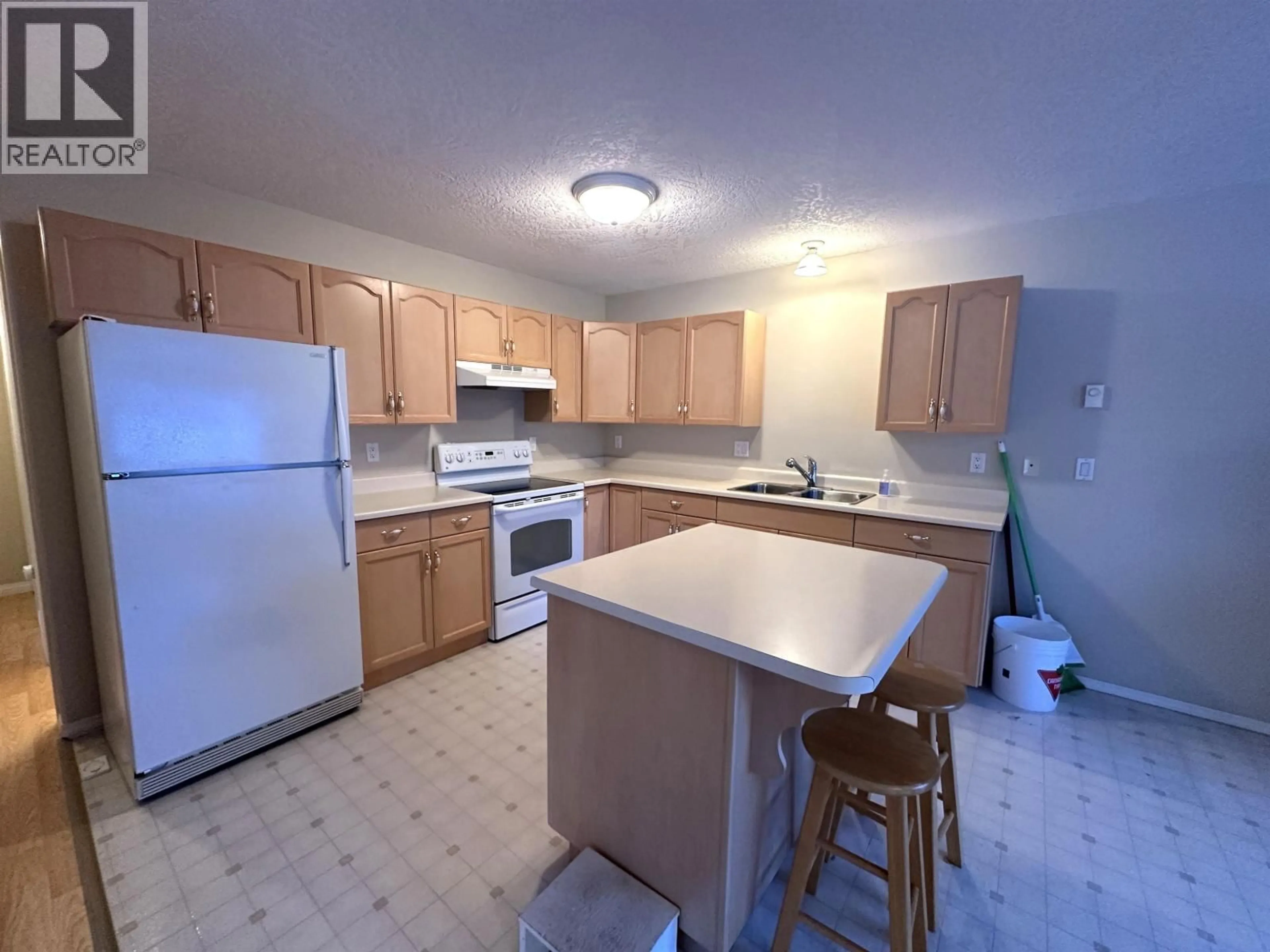 Standard kitchen, unknown for 1 - 1686 MAIN STREET, Smithers British Columbia V0J2N0