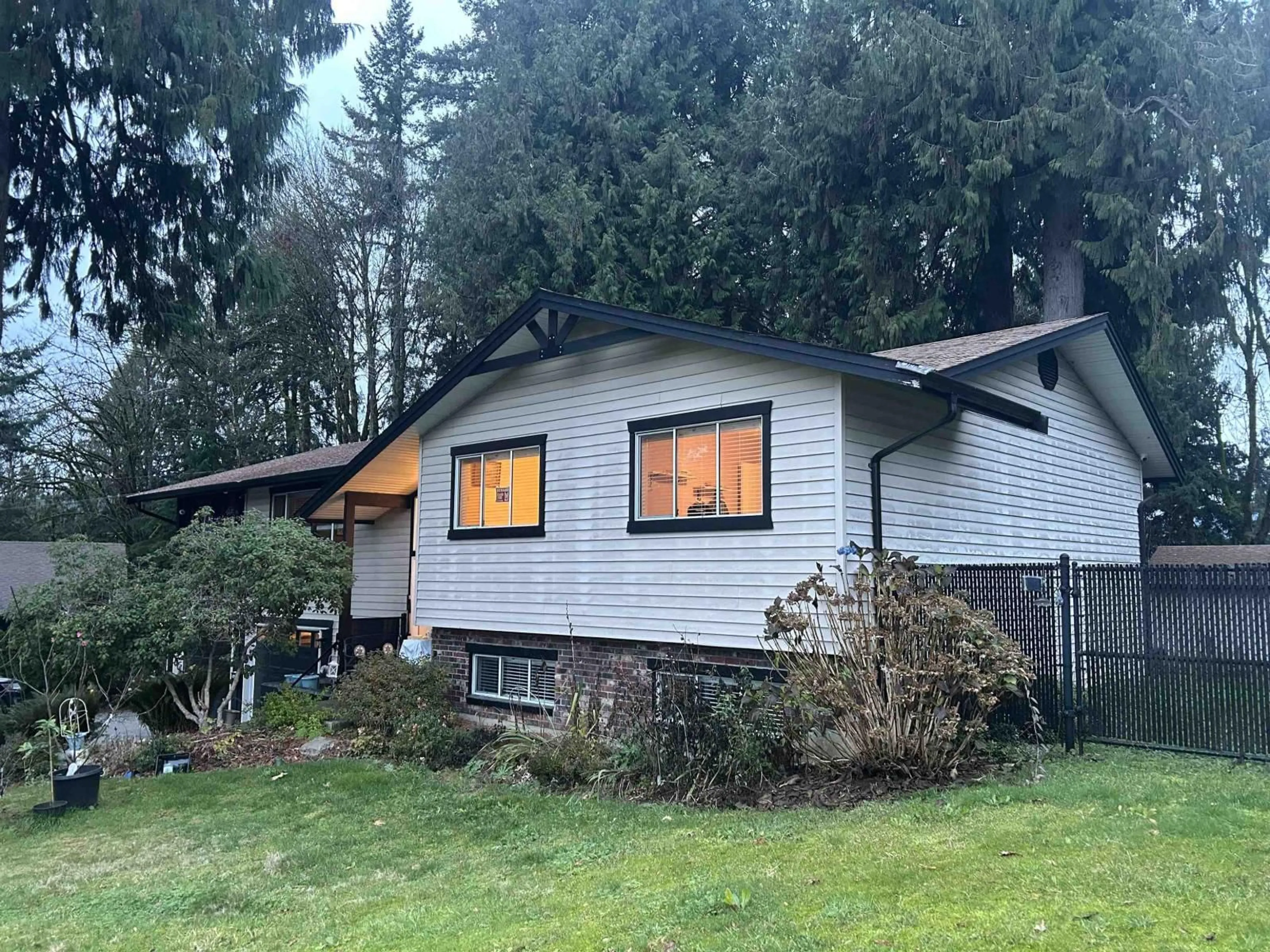 Home with vinyl exterior material, unknown for 32427 EGGLESTONE AVENUE, Mission British Columbia V4S1A2