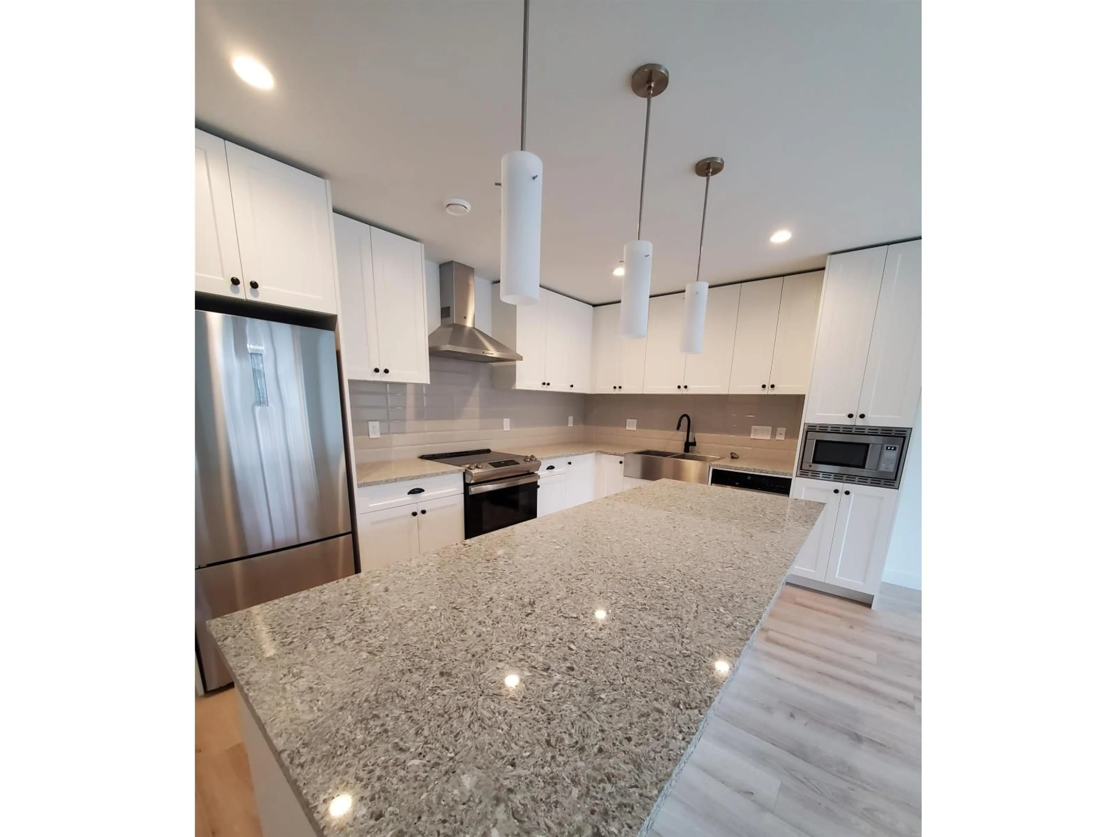 Contemporary kitchen, ceramic/tile floor for 75 - 20487 65 AVENUE, Langley British Columbia V2Y3K8