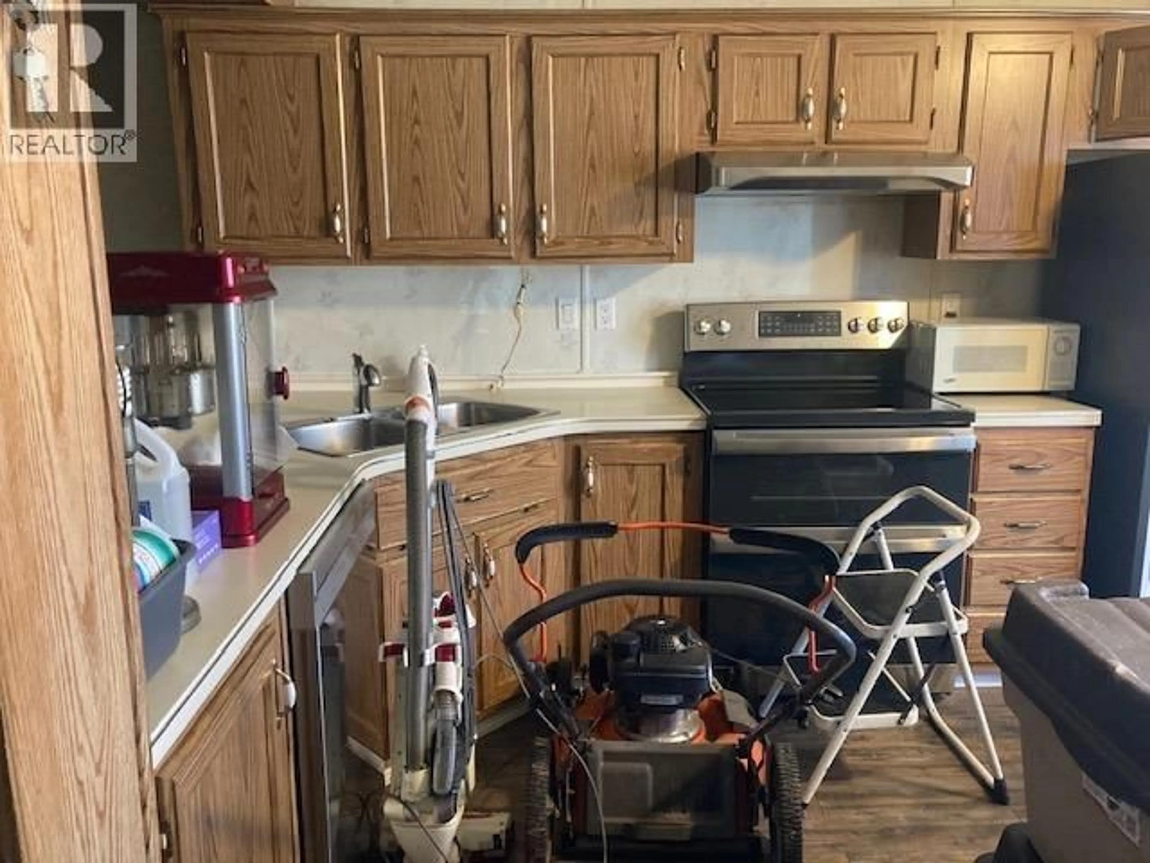Standard kitchen, unknown for 5016 8TH AVENUE, New Hazelton British Columbia V0J2J0