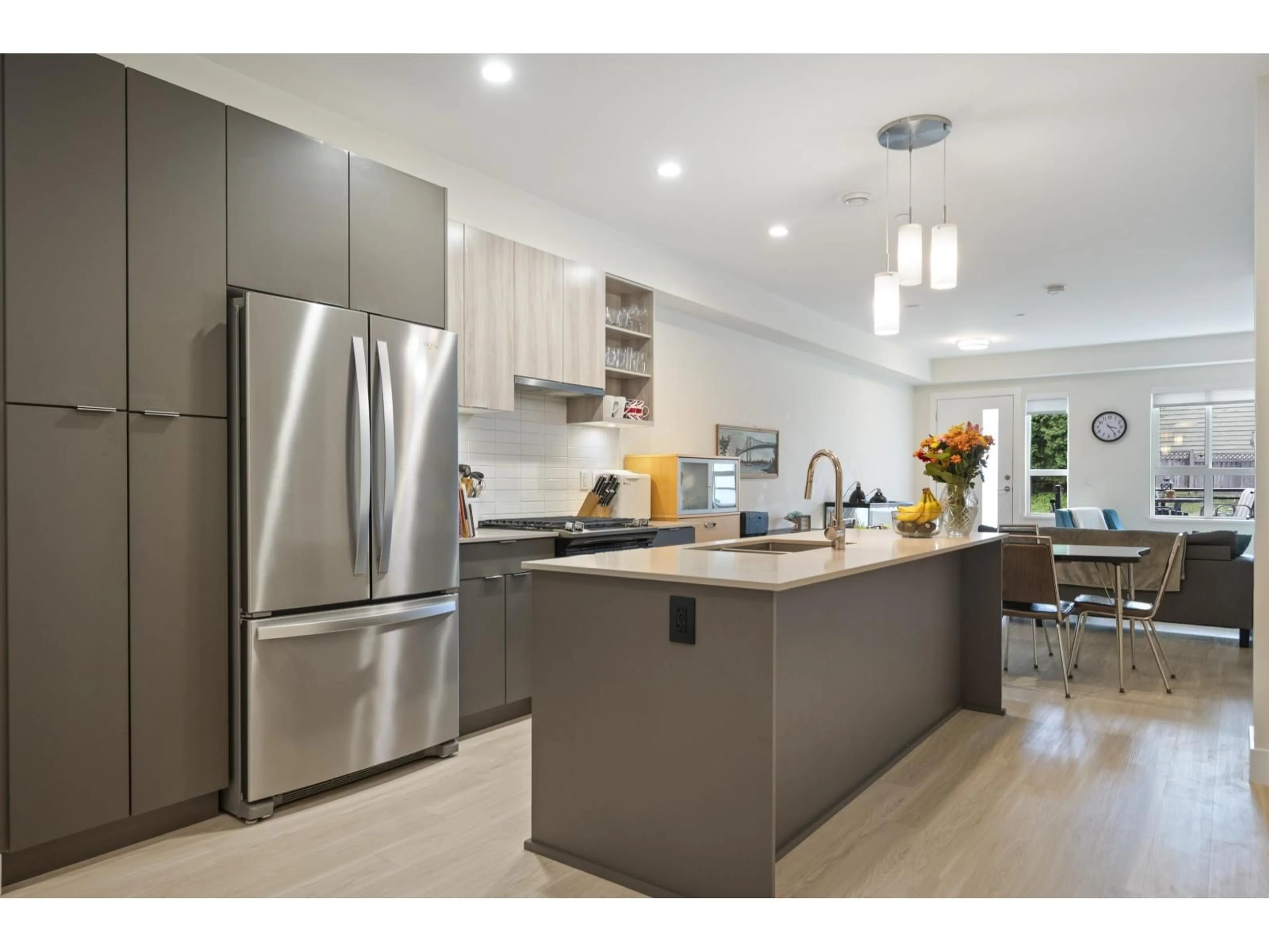 Contemporary kitchen, unknown for 207 - 6950 NICHOLSON ROAD, Delta British Columbia V4E0A8