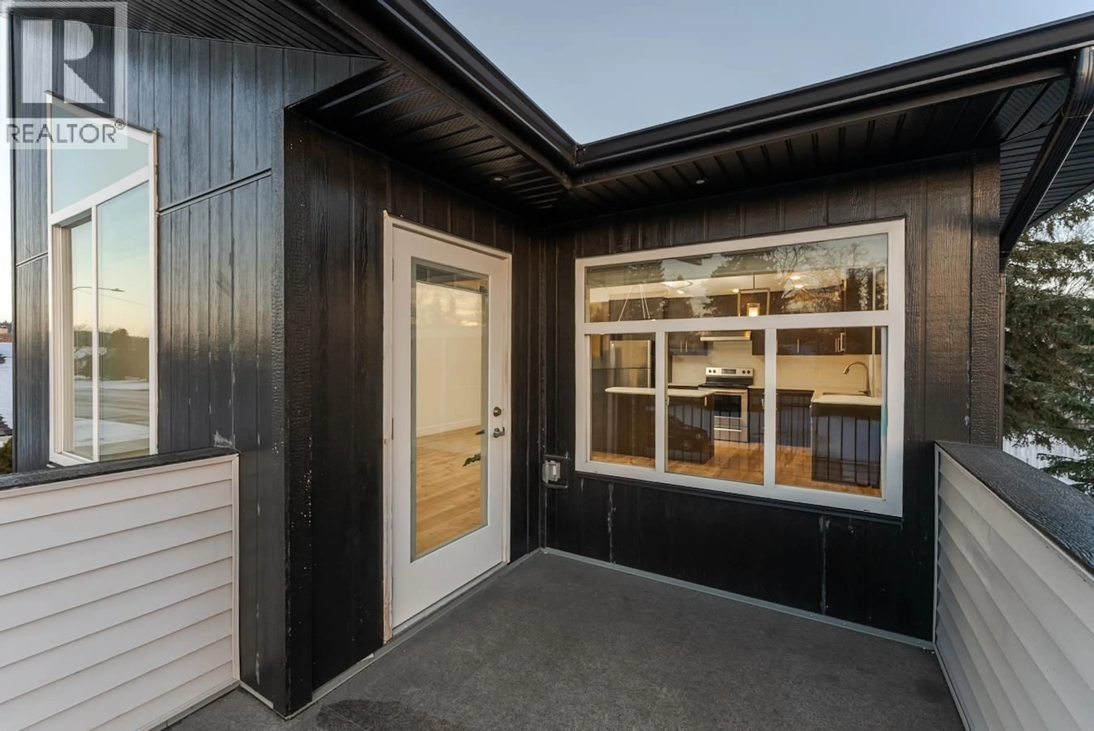 Indoor entryway for 1396 DOUGLAS STREET, Prince George British Columbia V2M2M5