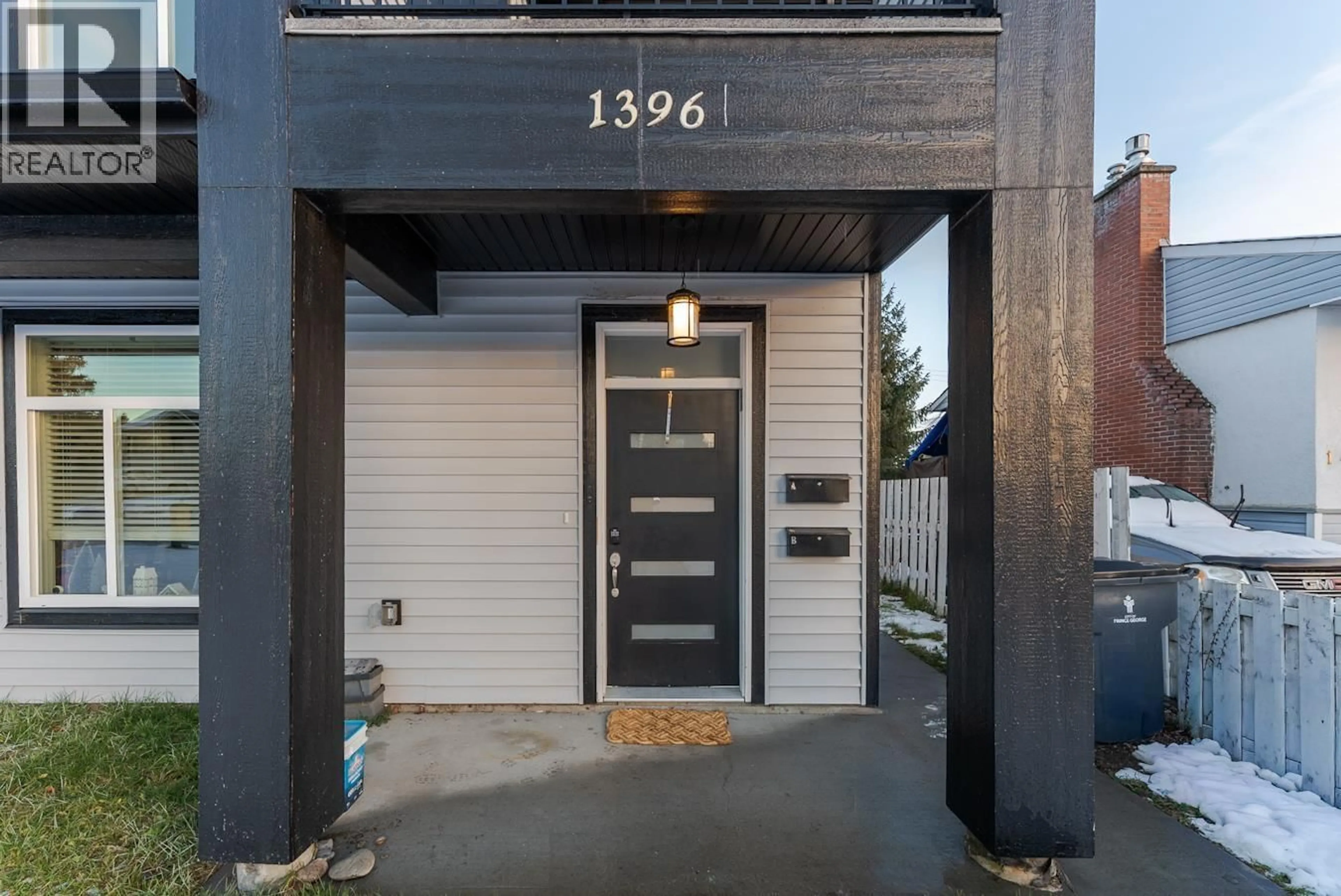 Indoor entryway for 1396 DOUGLAS STREET, Prince George British Columbia V2M2M5