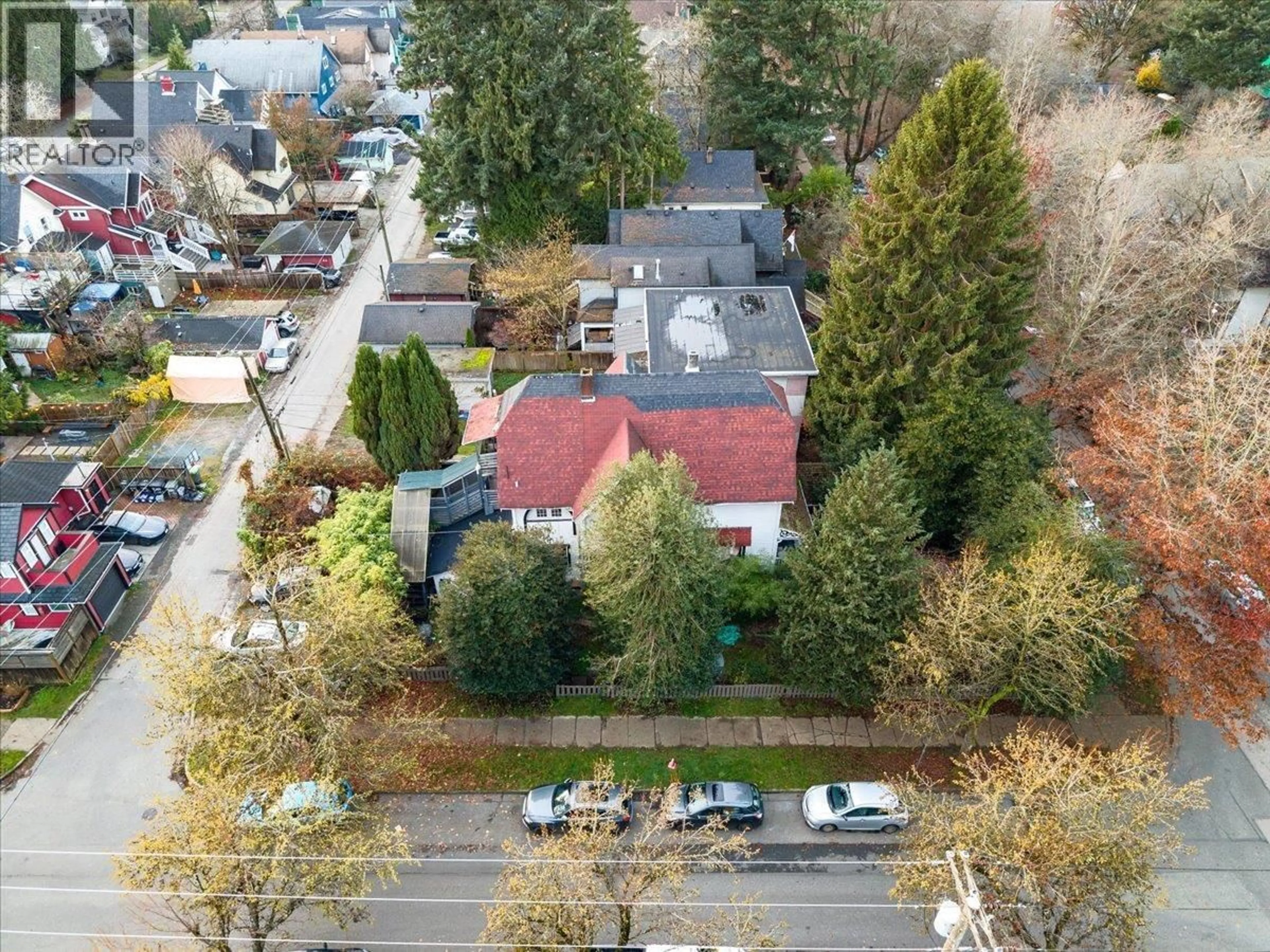 A pic from outside/outdoor area/front of a property/back of a property/a pic from drone, street for 104 11TH AVENUE, Vancouver British Columbia V5Y1S7