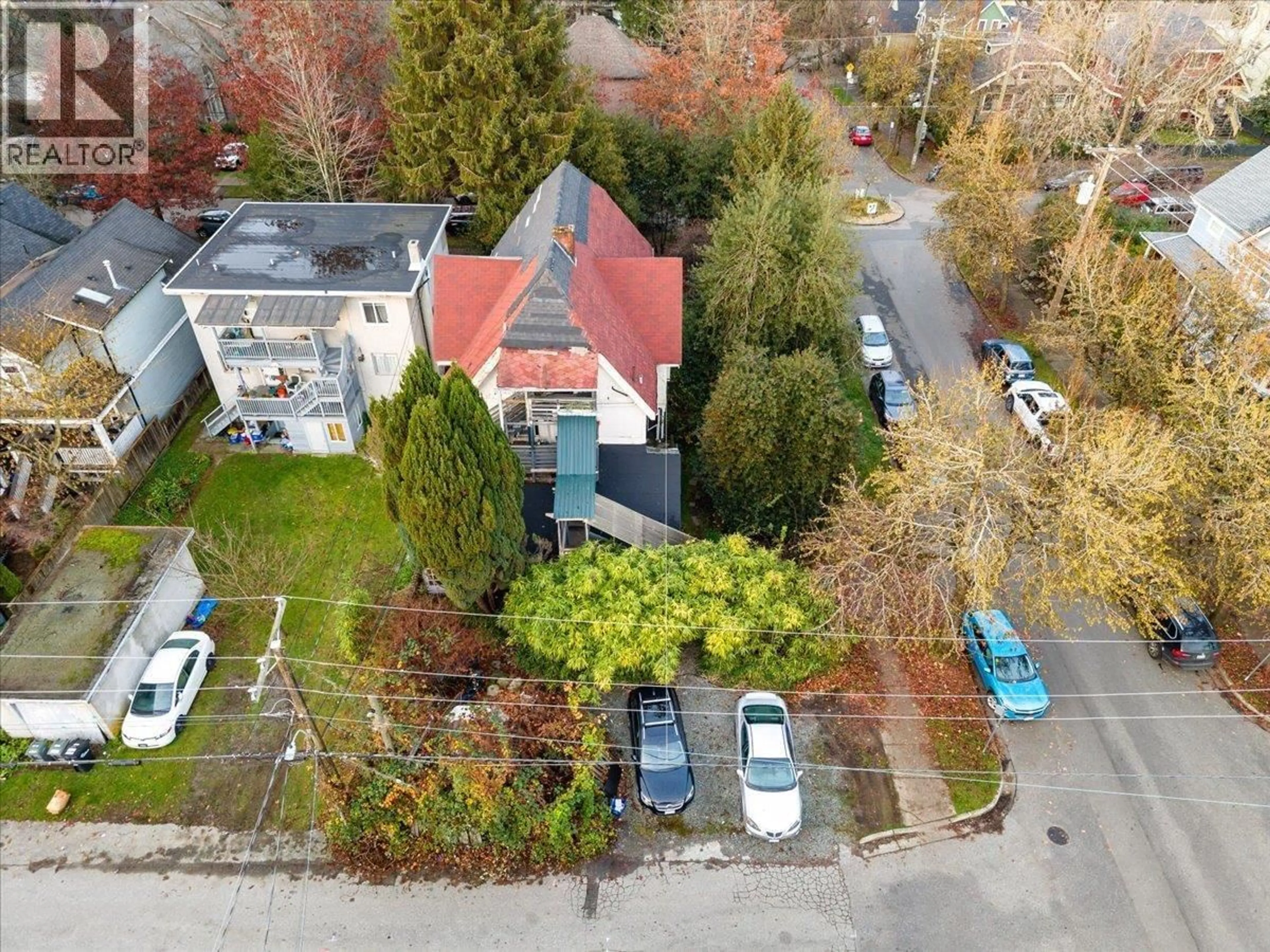 A pic from outside/outdoor area/front of a property/back of a property/a pic from drone, street for 104 11TH AVENUE, Vancouver British Columbia V5Y1S7