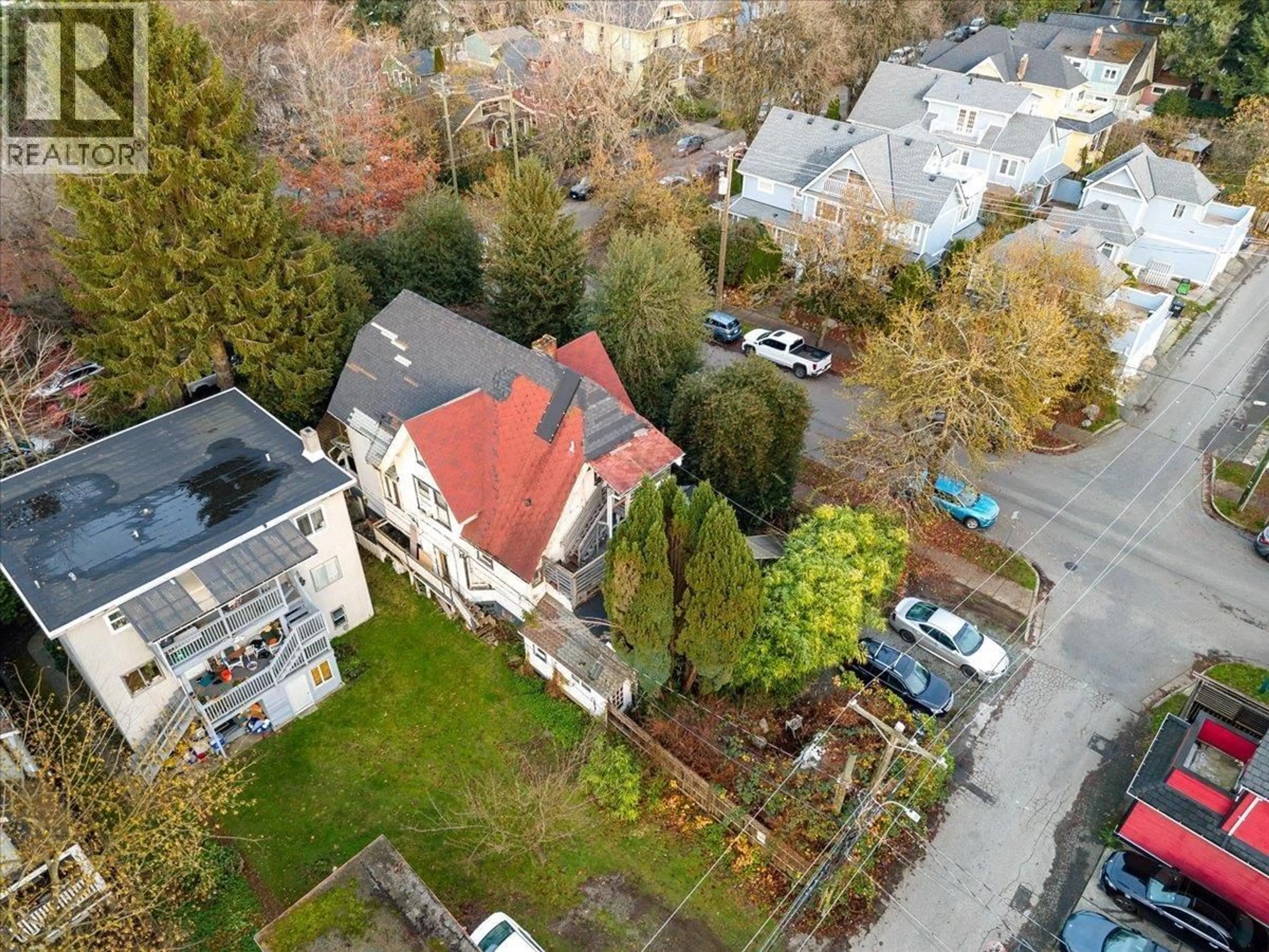 A pic from outside/outdoor area/front of a property/back of a property/a pic from drone, city buildings view from balcony for 104 11TH AVENUE, Vancouver British Columbia V5Y1S7