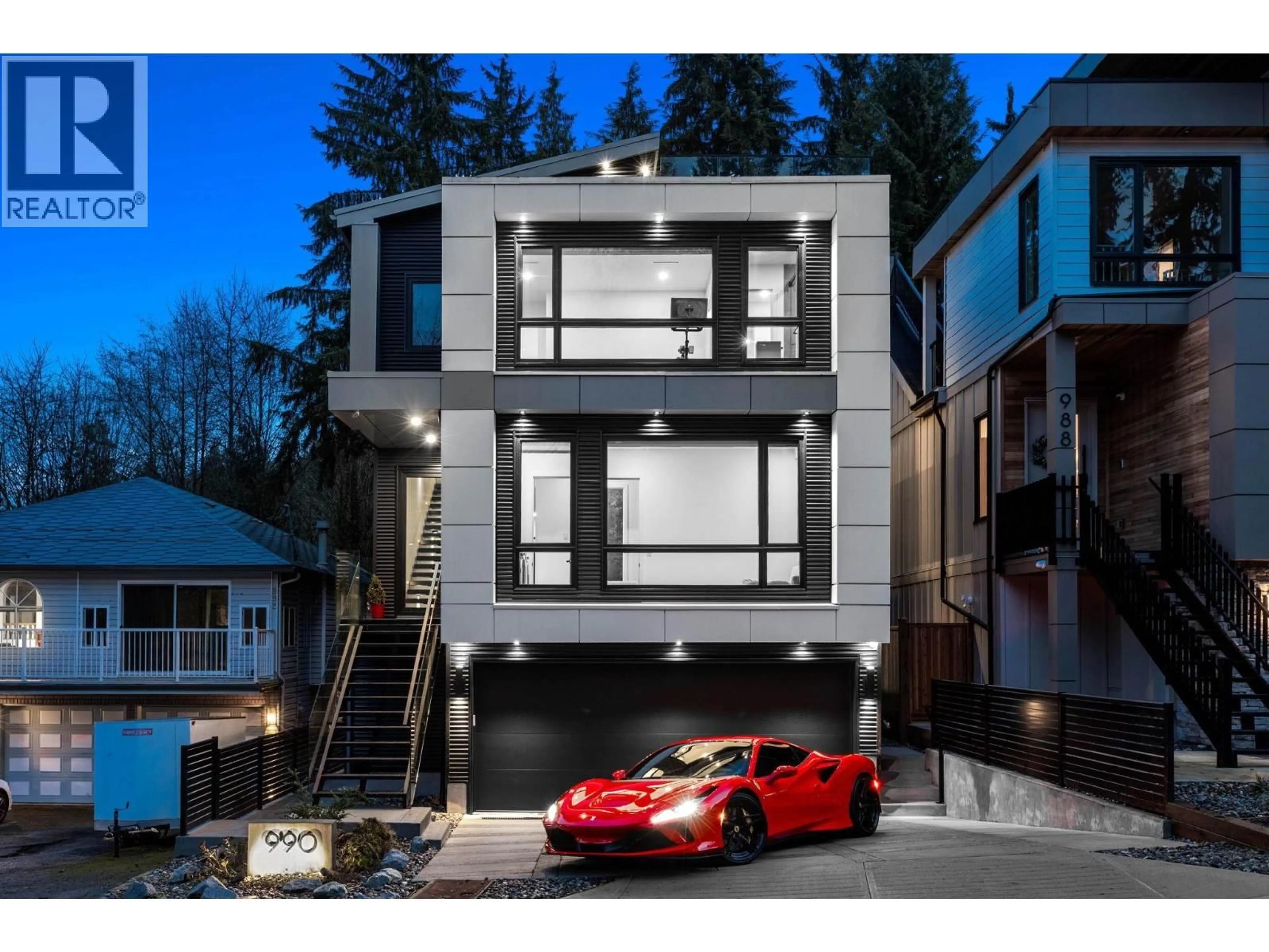 Home with vinyl exterior material, street for 990 SEAFORTH WAY, Port Moody British Columbia V3H1P3