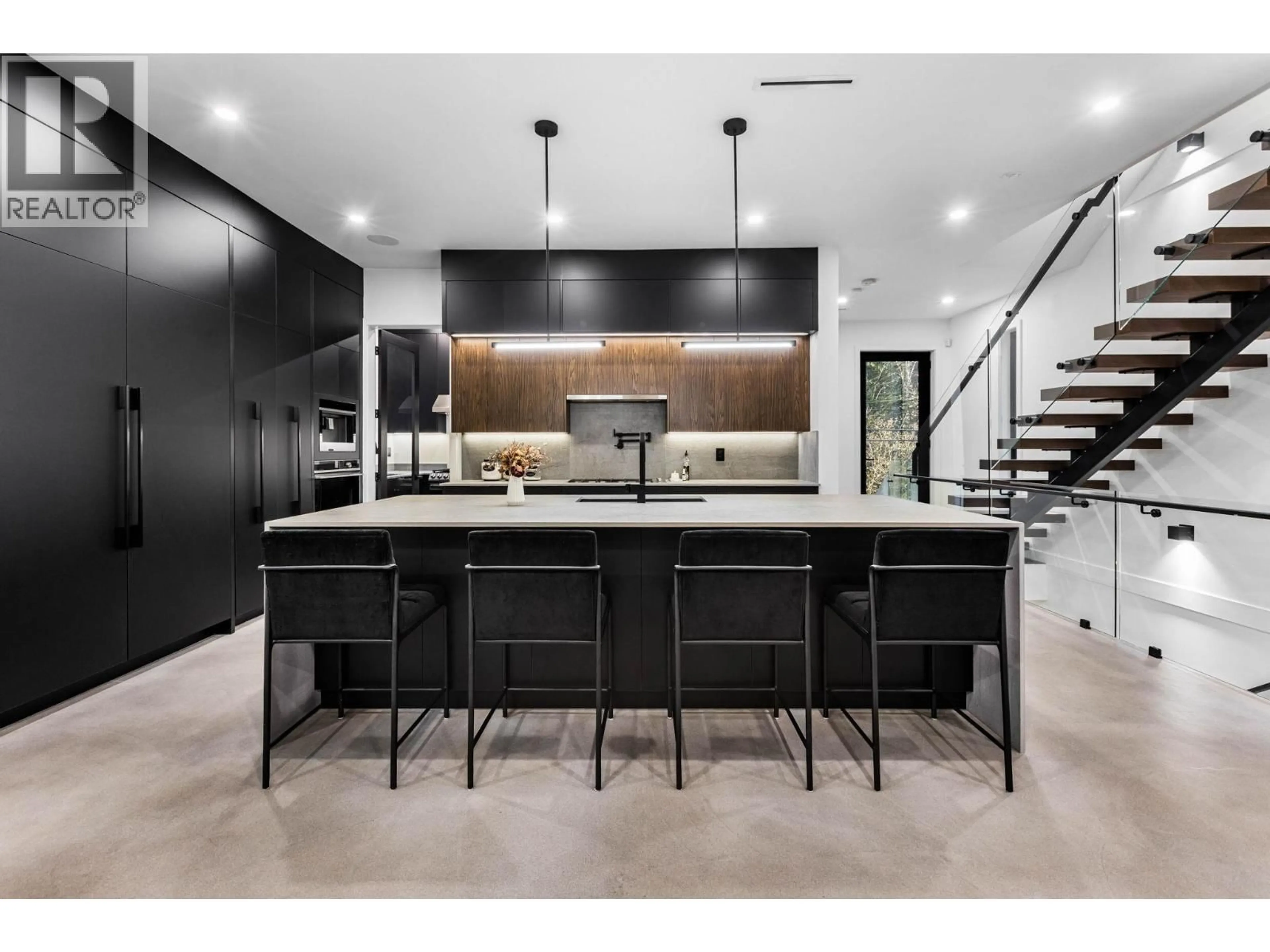 Contemporary kitchen, unknown for 990 SEAFORTH WAY, Port Moody British Columbia V3H1P3