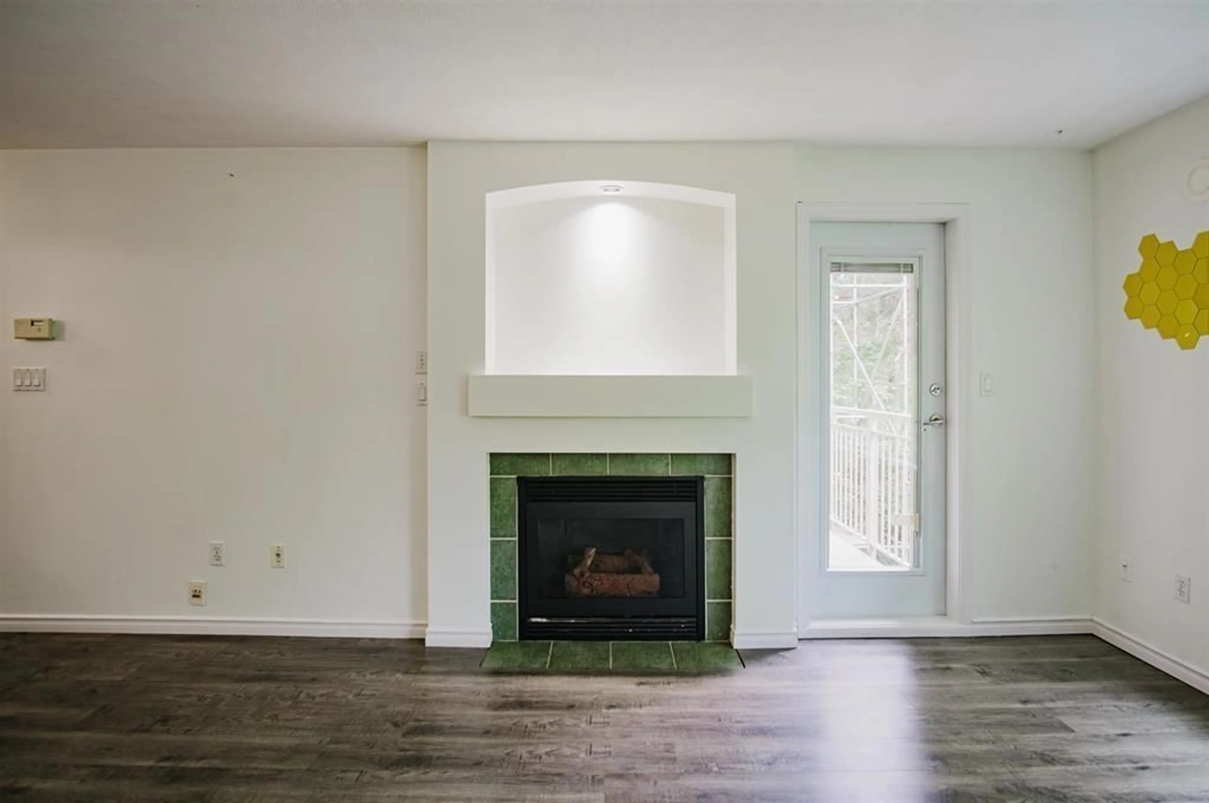 A pic of a room for 307 - 15210 GUILDFORD DRIVE, Surrey British Columbia V3R0X7