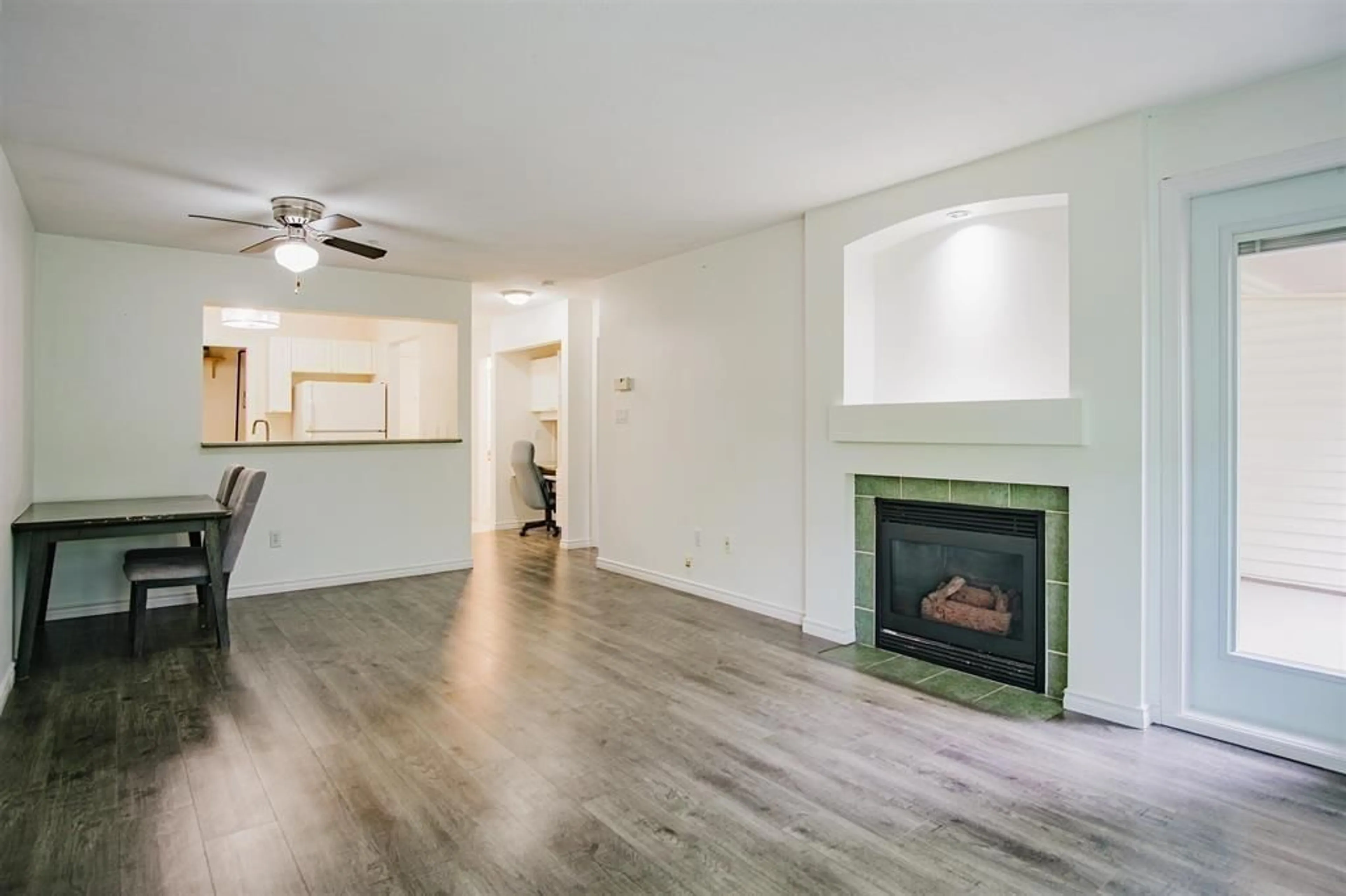 Unknown for 307 - 15210 GUILDFORD DRIVE, Surrey British Columbia V3R0X7