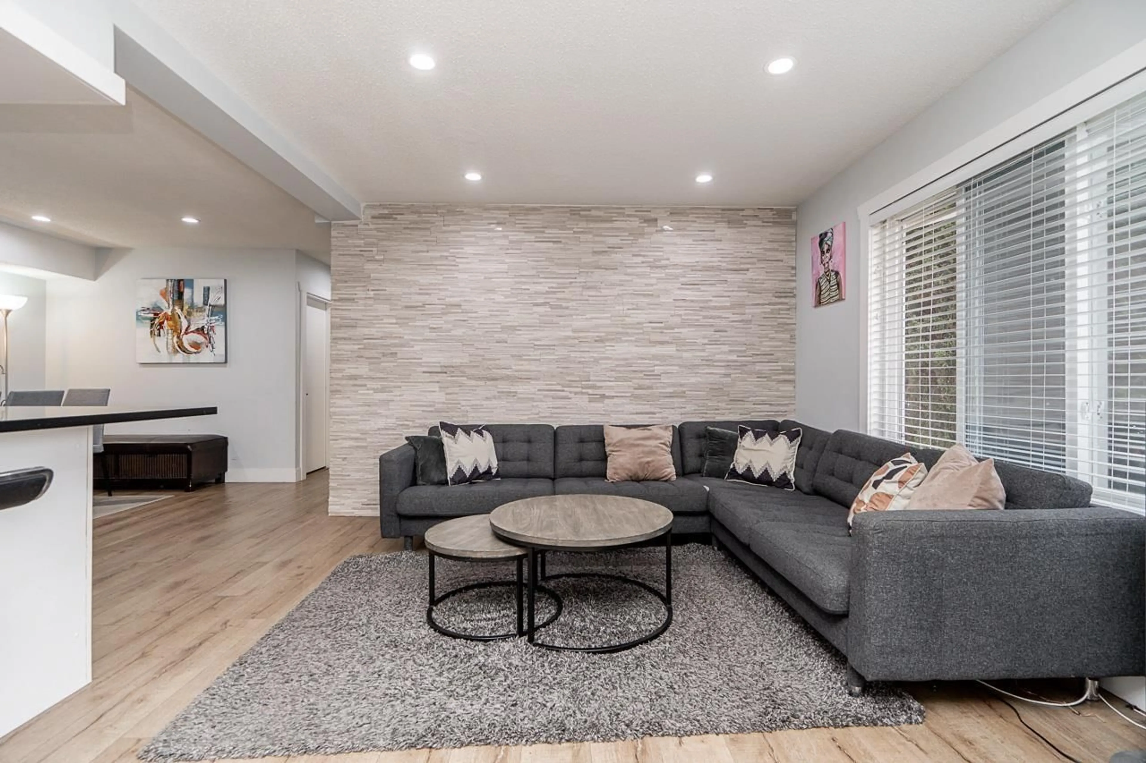 Living room with furniture, unknown for 612 - 11901 89A AVENUE, Delta British Columbia V4C3G8