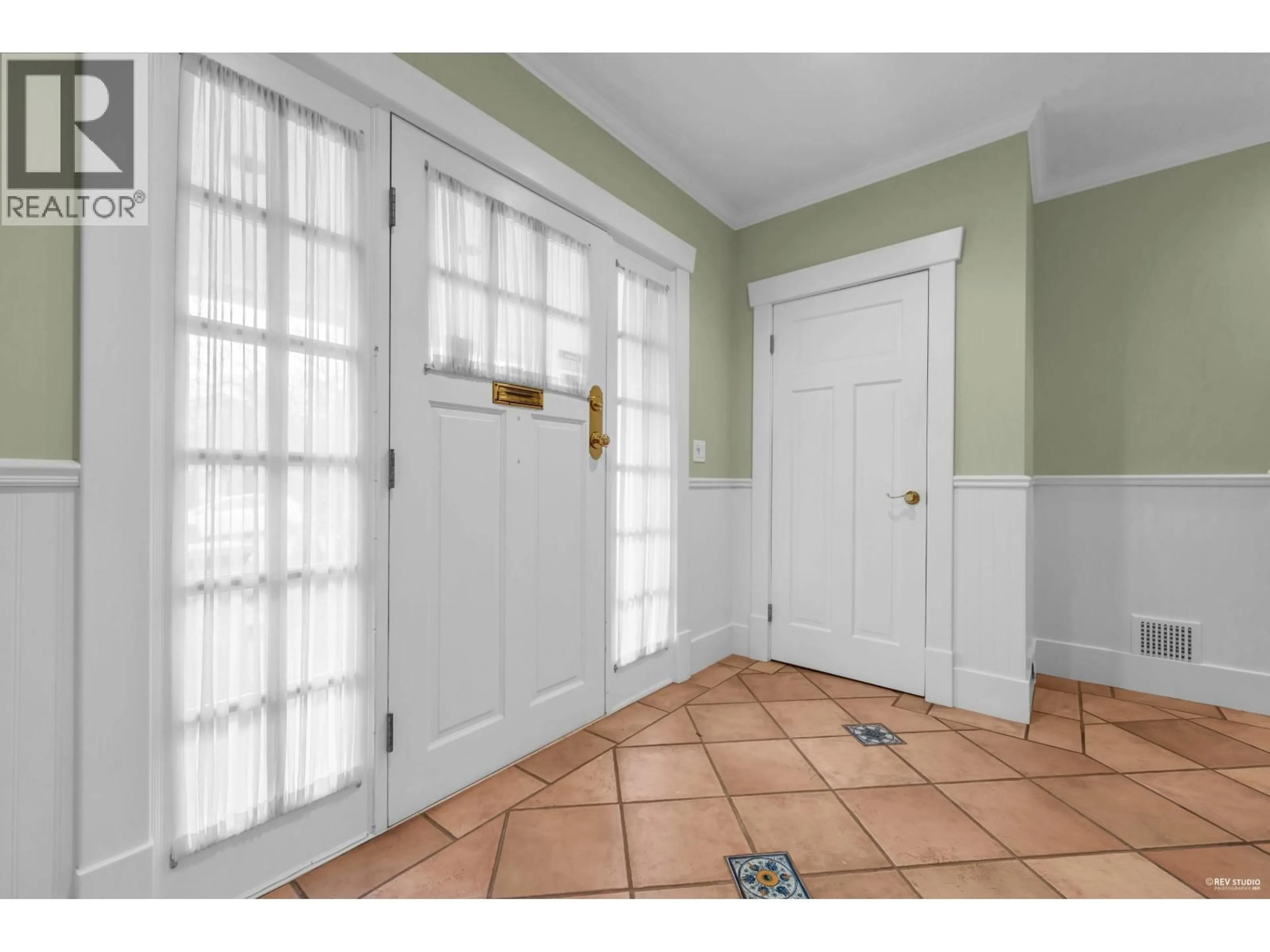 Indoor entryway for 7708 HEATHER STREET, Vancouver British Columbia V6P3R4