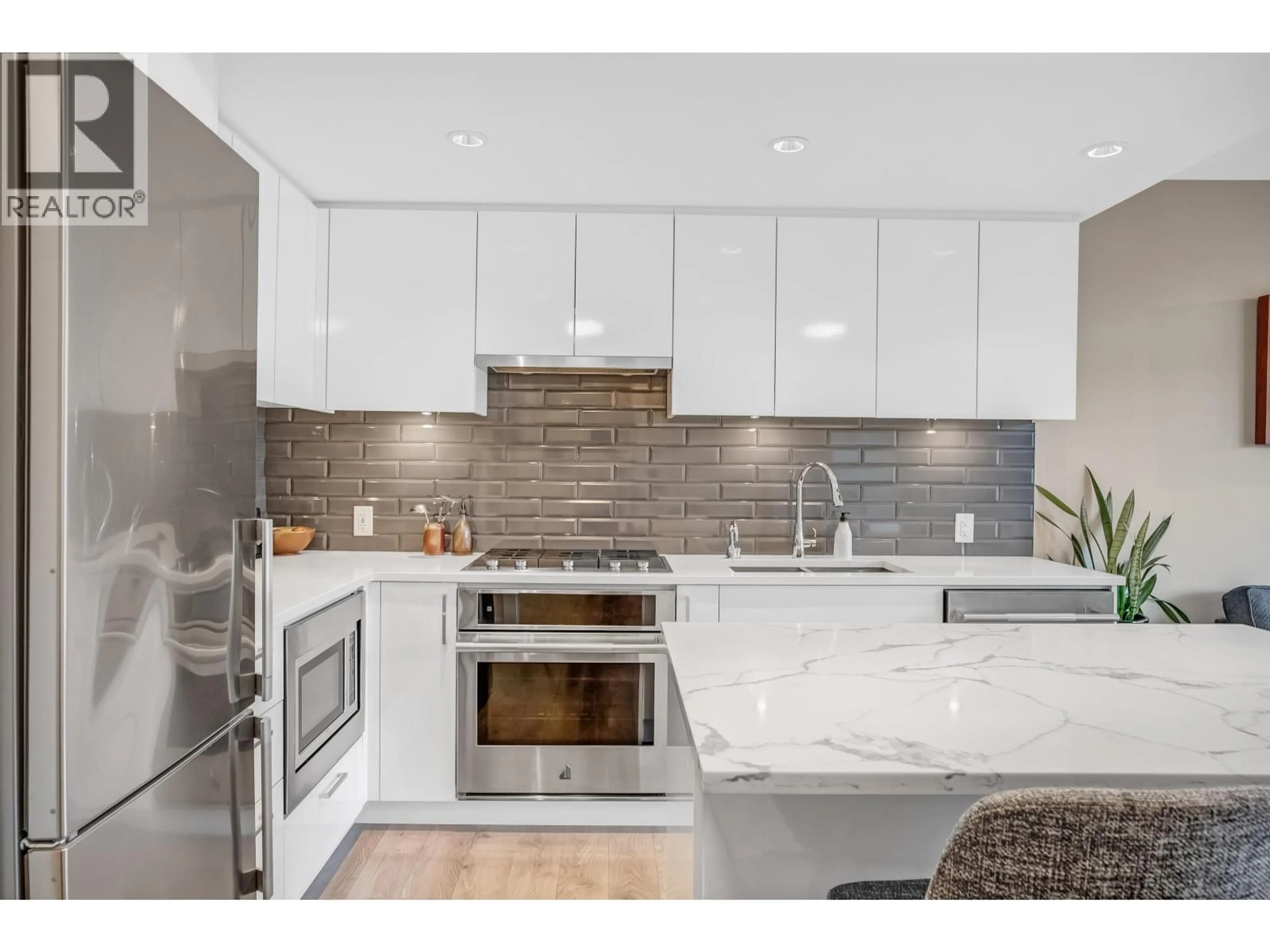 Contemporary kitchen, ceramic/tile floor for 1008 - 8533 RIVER DISTRICT CROSSING, Vancouver British Columbia V5S0H2
