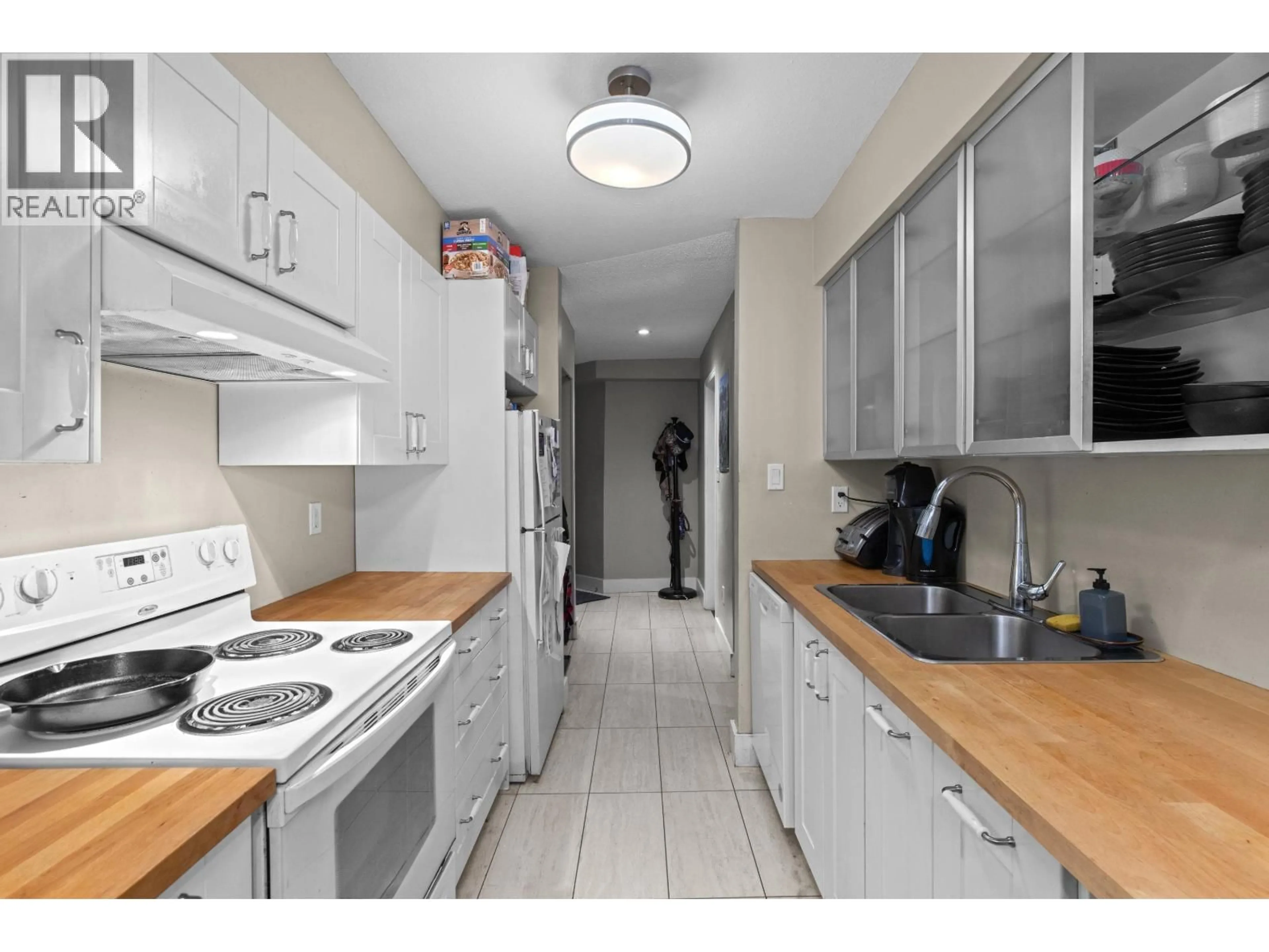 Standard kitchen, unknown for 112 - 9847 MANCHESTER DRIVE, Burnaby British Columbia V3N4P4