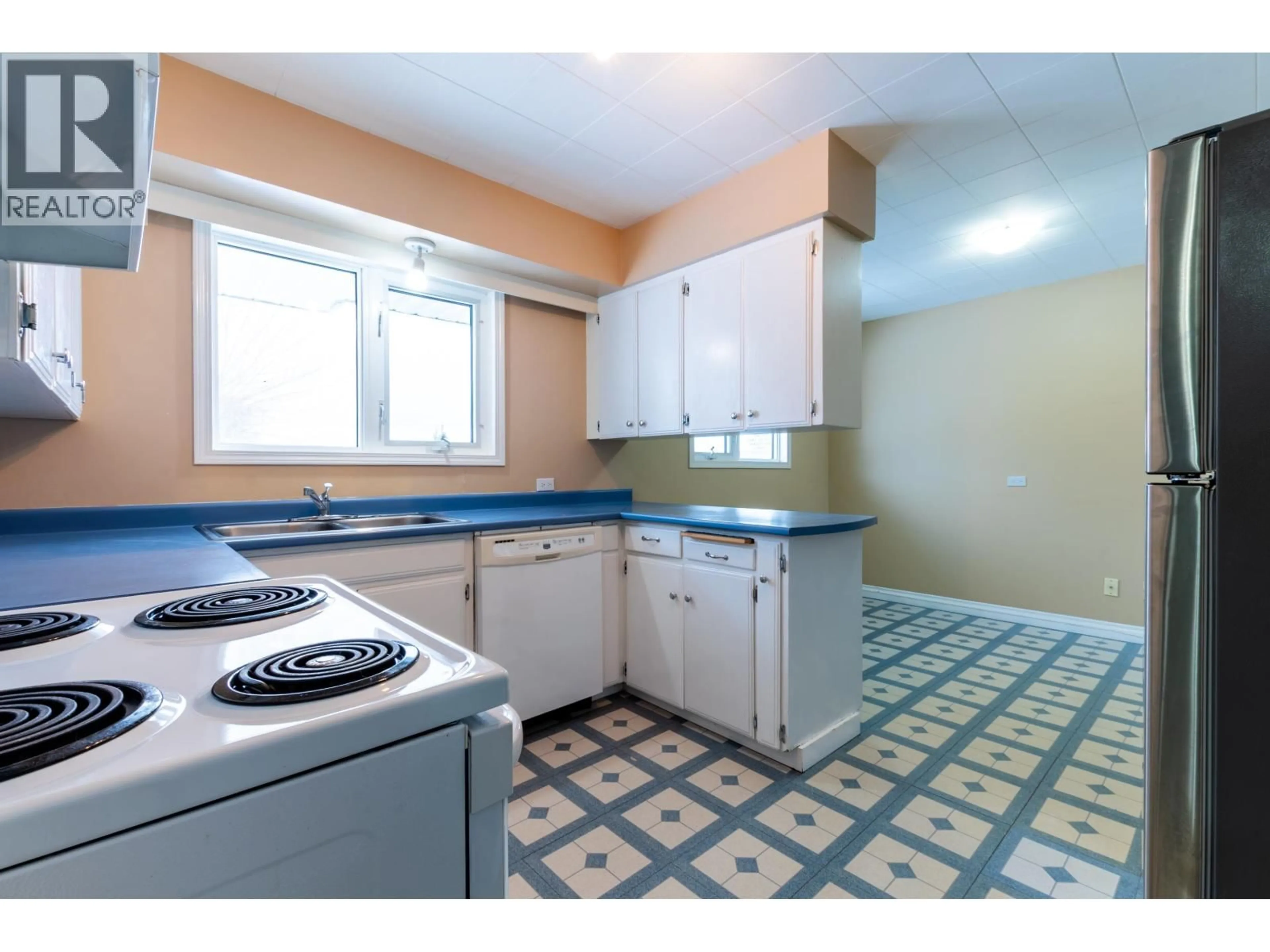 Standard kitchen, ceramic/tile floor for 282 IRWIN STREET, Prince George British Columbia V2M2X3