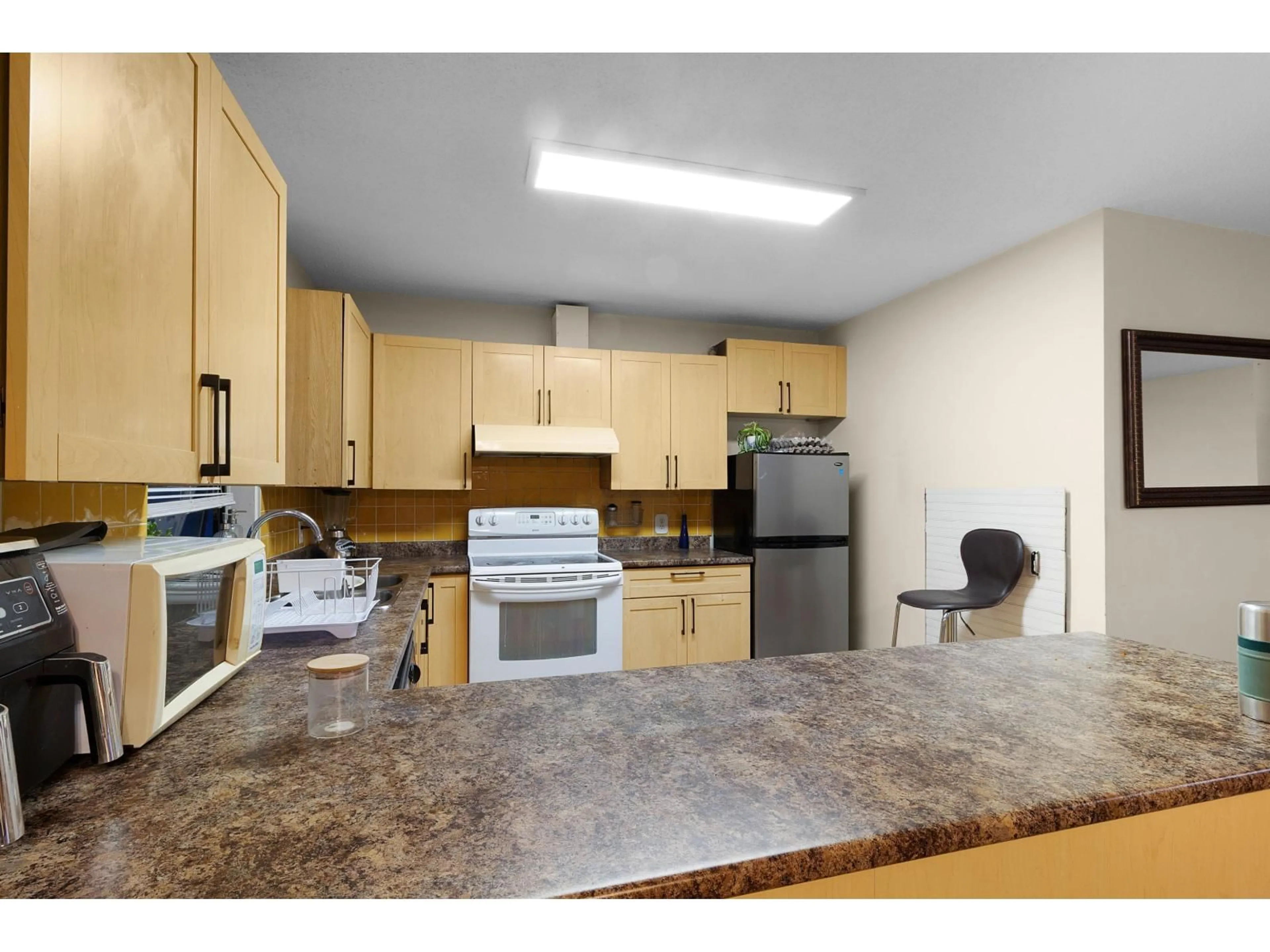 Standard kitchen, unknown for 202 - 7064 133B STREET, Surrey British Columbia V3W7Z2