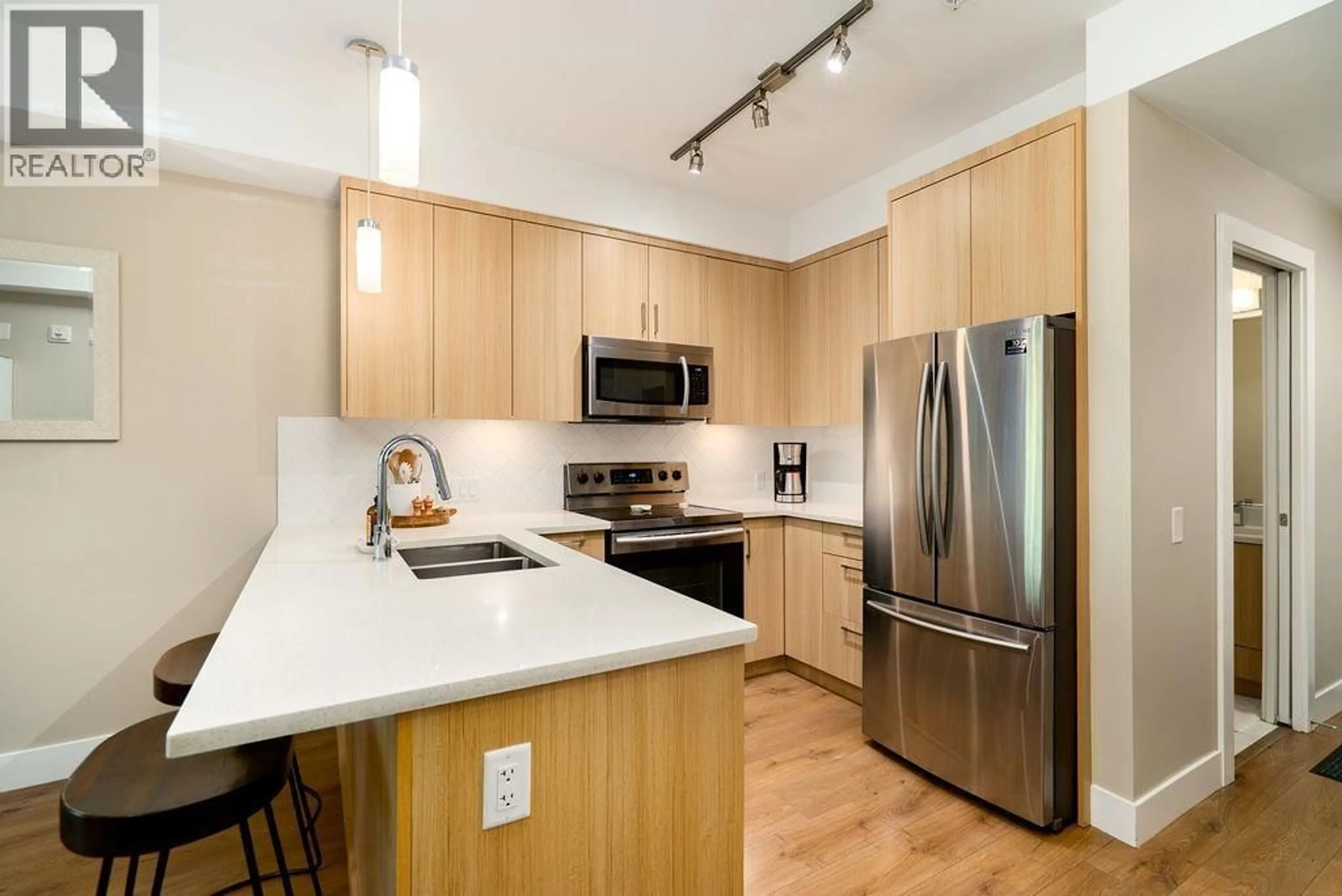 Standard kitchen, wood/laminate floor for 222 - 12460 191 STREET, Pitt Meadows British Columbia V3Y2J2