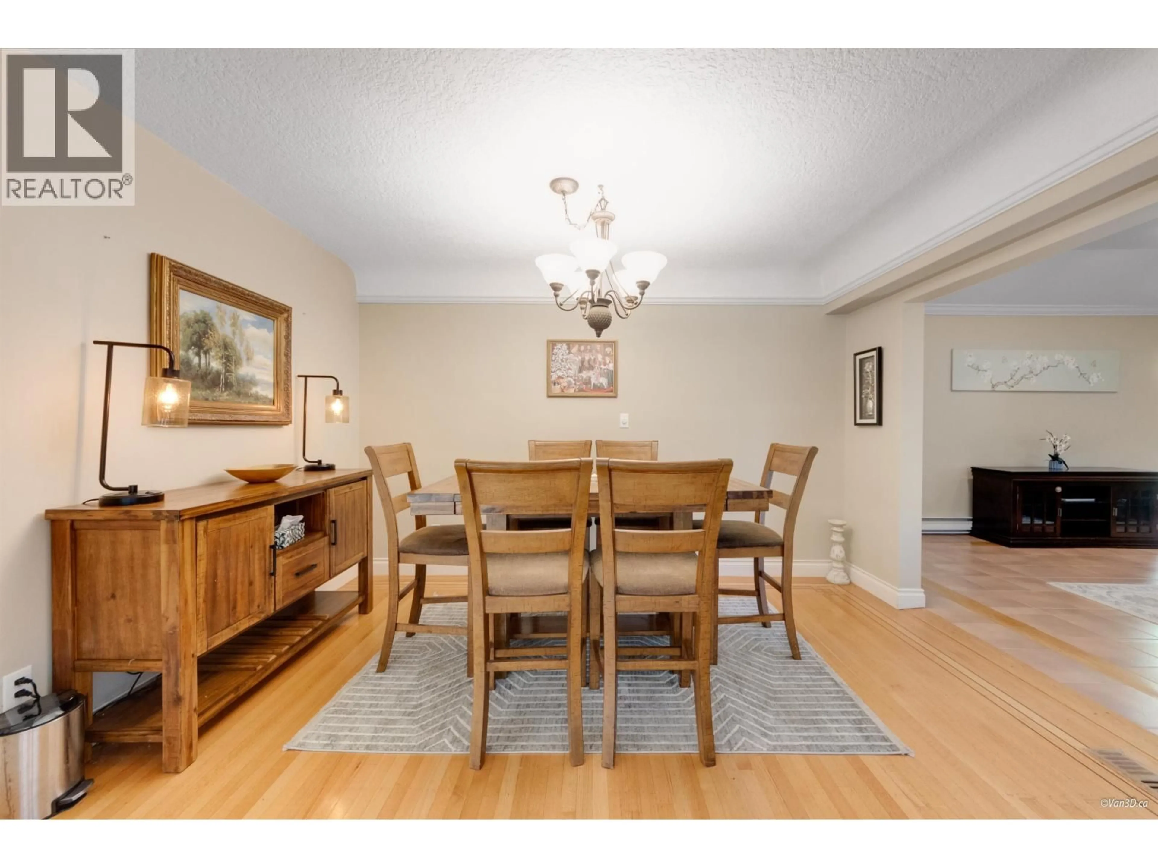 Dining room, wood/laminate floor for 2706 EDGEMONT BOULEVARD, North Vancouver British Columbia V7R2N2