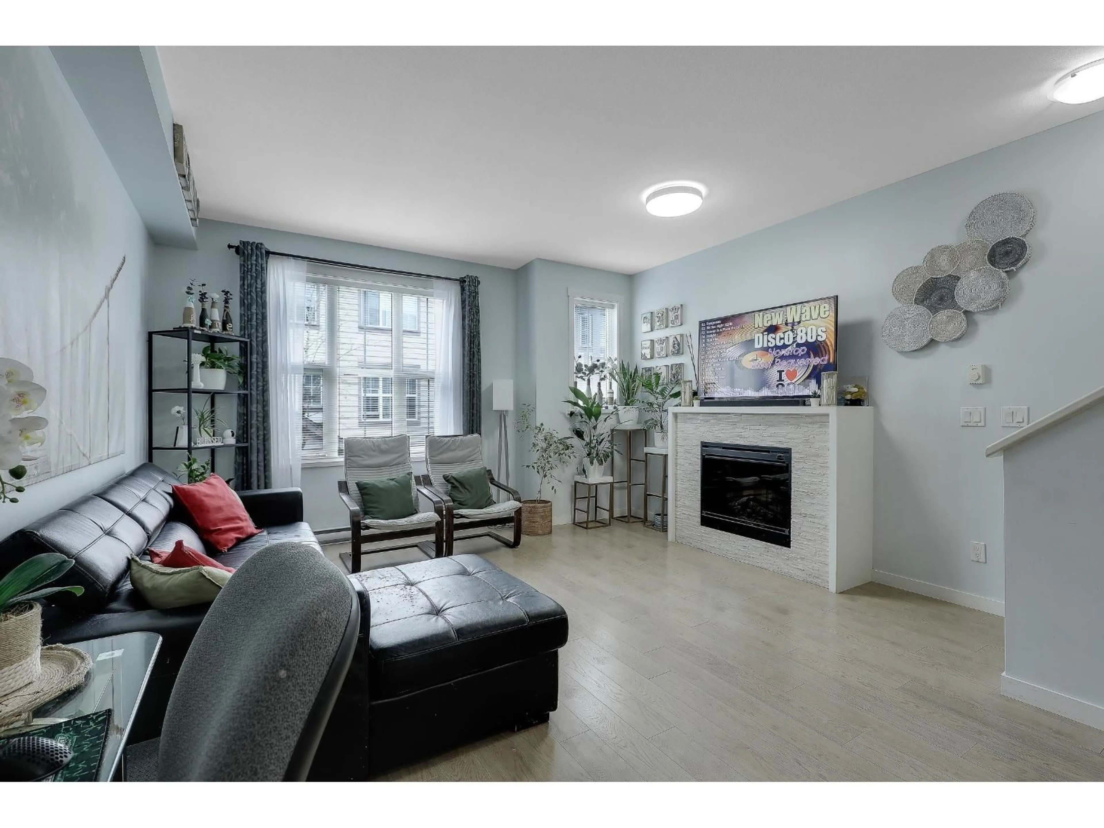 Living room with furniture, unknown for 68 - 14838 61 AVENUE, Surrey British Columbia V3S2P3