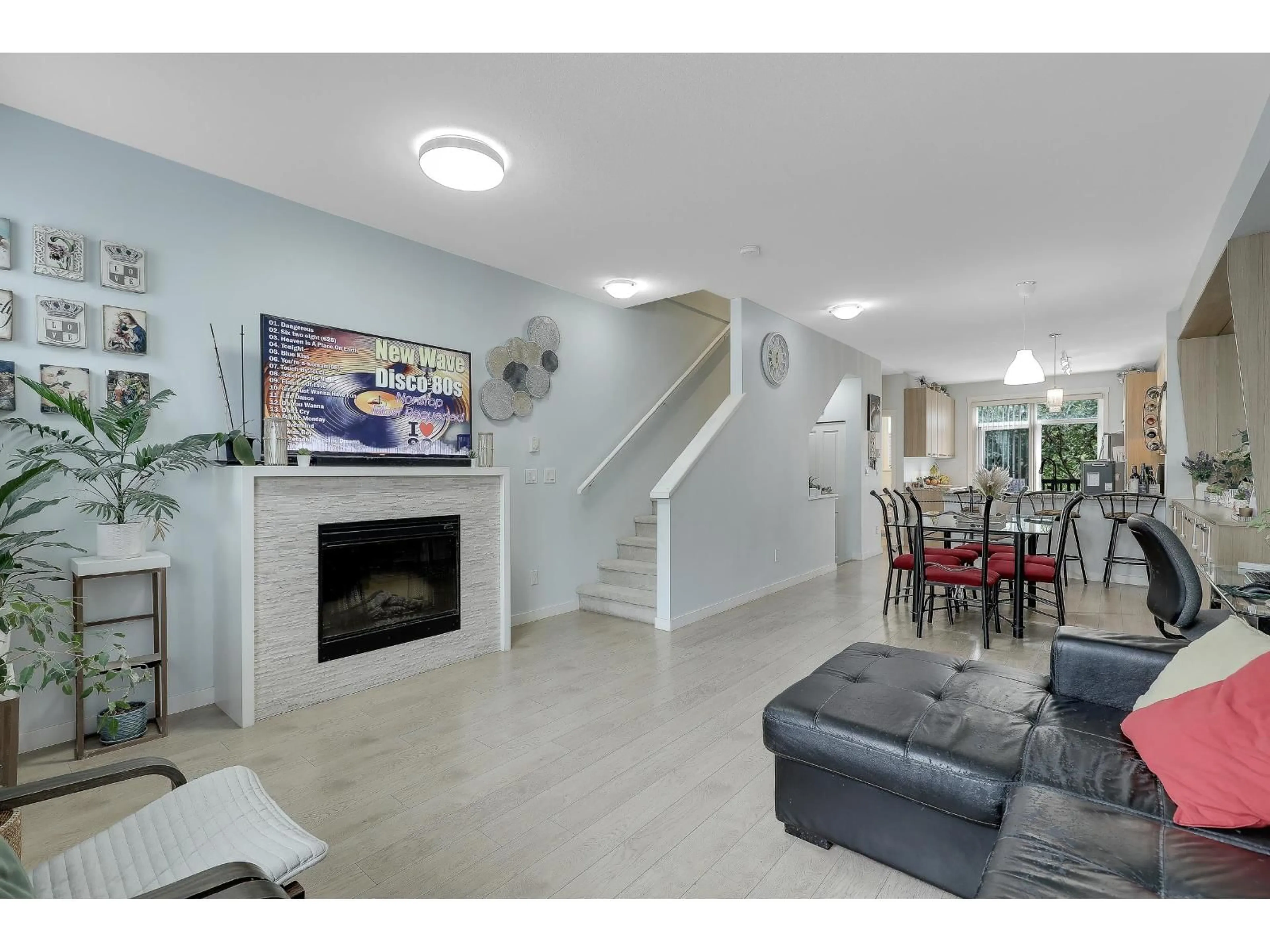 Living room with furniture, unknown for 68 - 14838 61 AVENUE, Surrey British Columbia V3S2P3