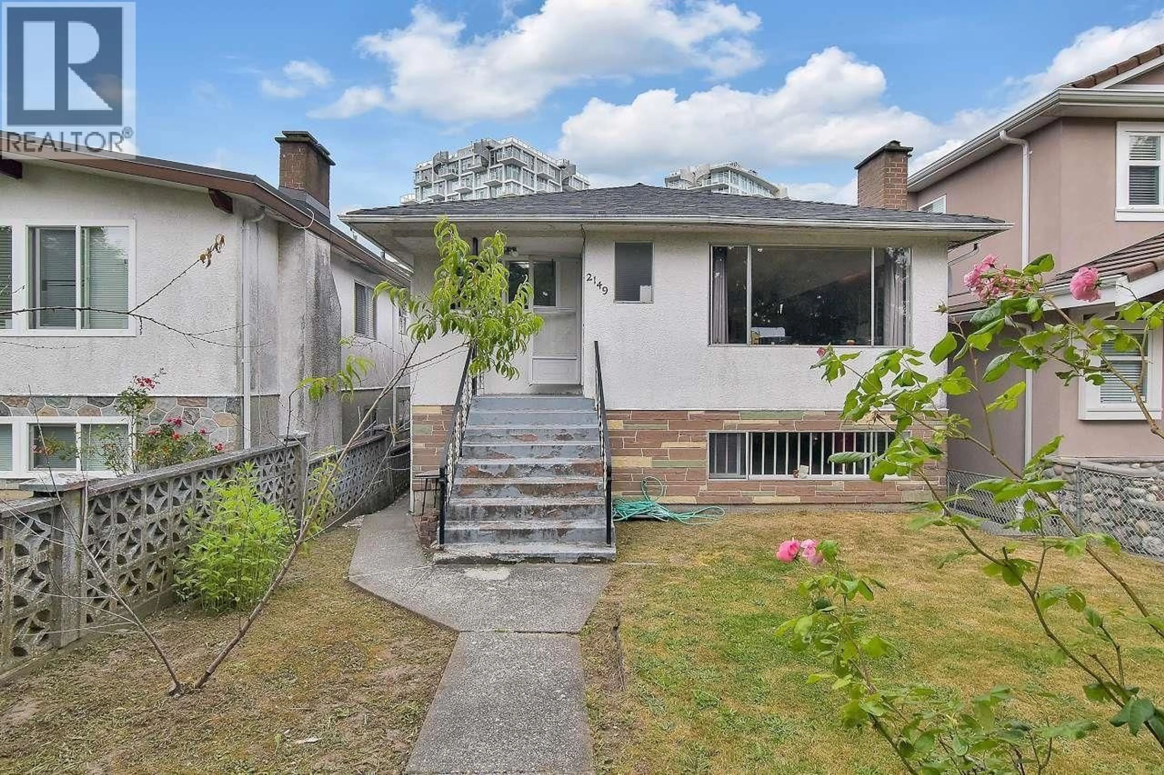 A pic from outside/outdoor area/front of a property/back of a property/a pic from drone, street for 2149 32ND AVENUE, Vancouver British Columbia V5N3C1