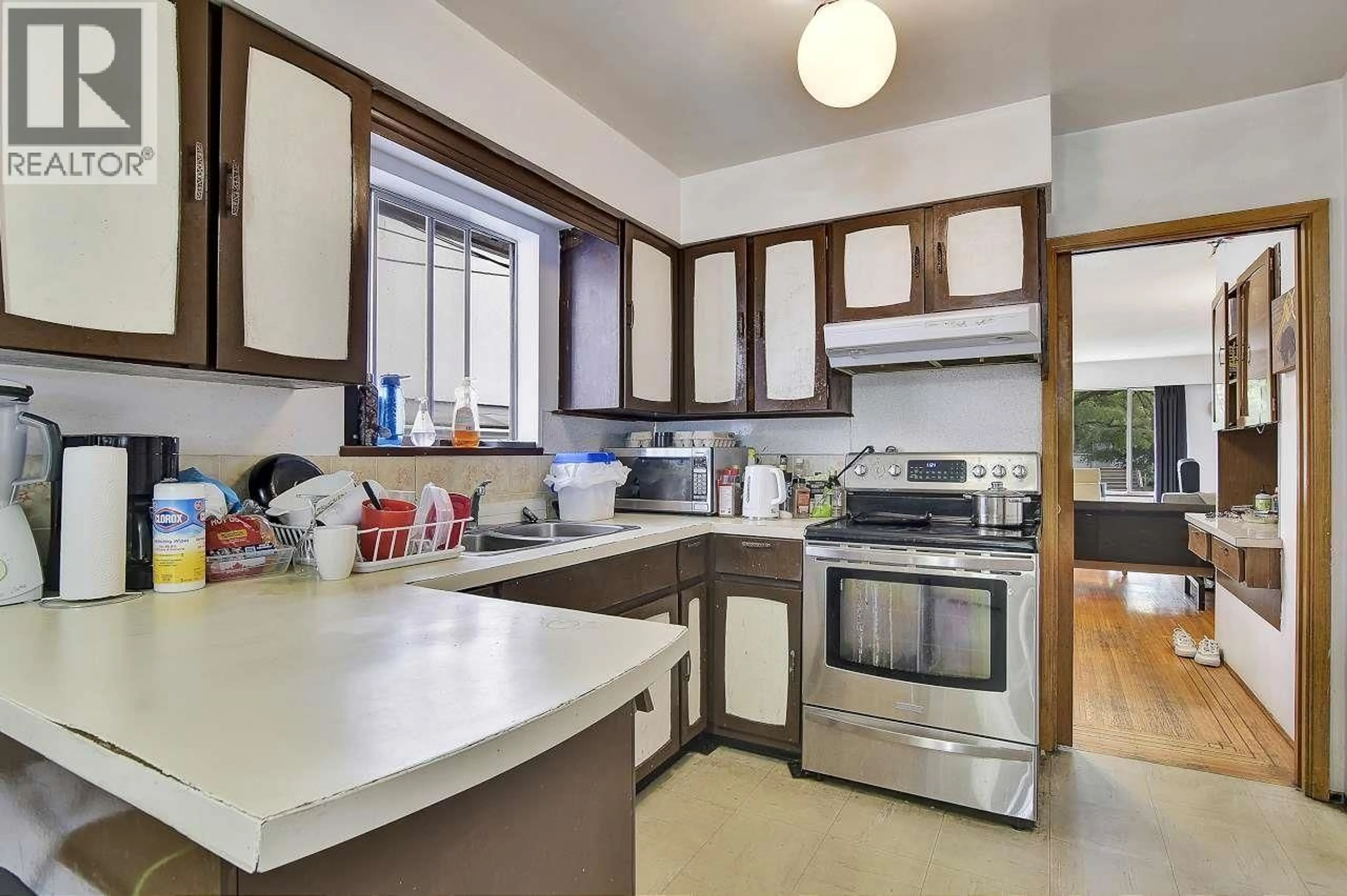 Standard kitchen, unknown for 2149 32ND AVENUE, Vancouver British Columbia V5N3C1