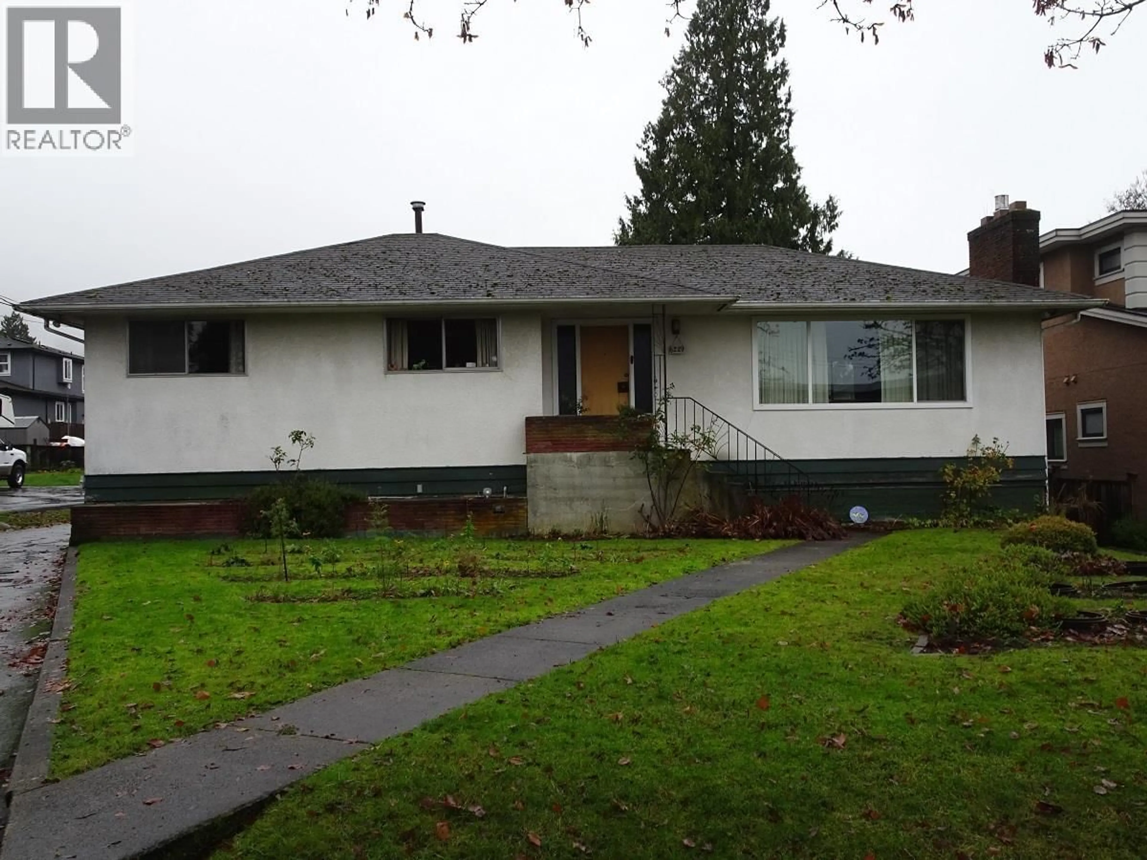 Home with vinyl exterior material, street for 6229 DENBIGH AVENUE, Burnaby British Columbia V5H3R6