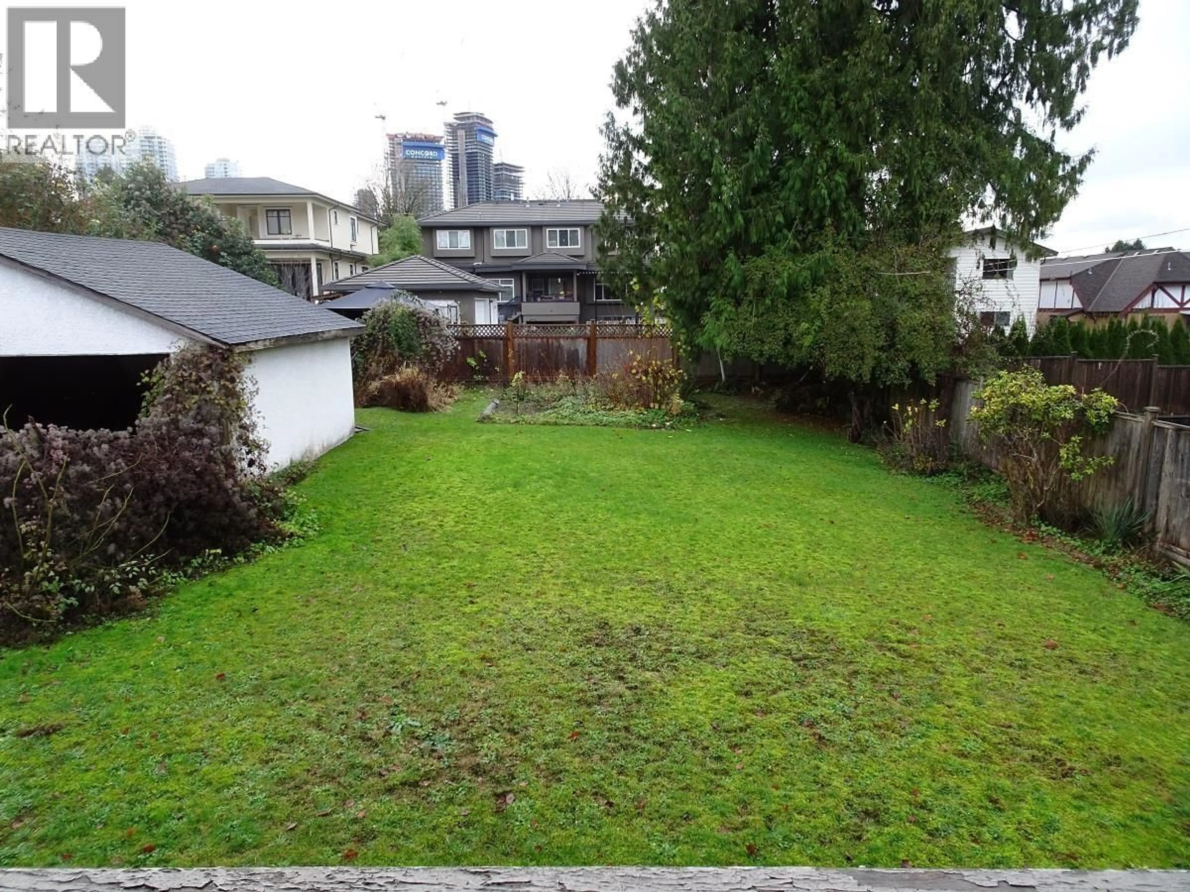 A pic from outside/outdoor area/front of a property/back of a property/a pic from drone, unknown for 6229 DENBIGH AVENUE, Burnaby British Columbia V5H3R6