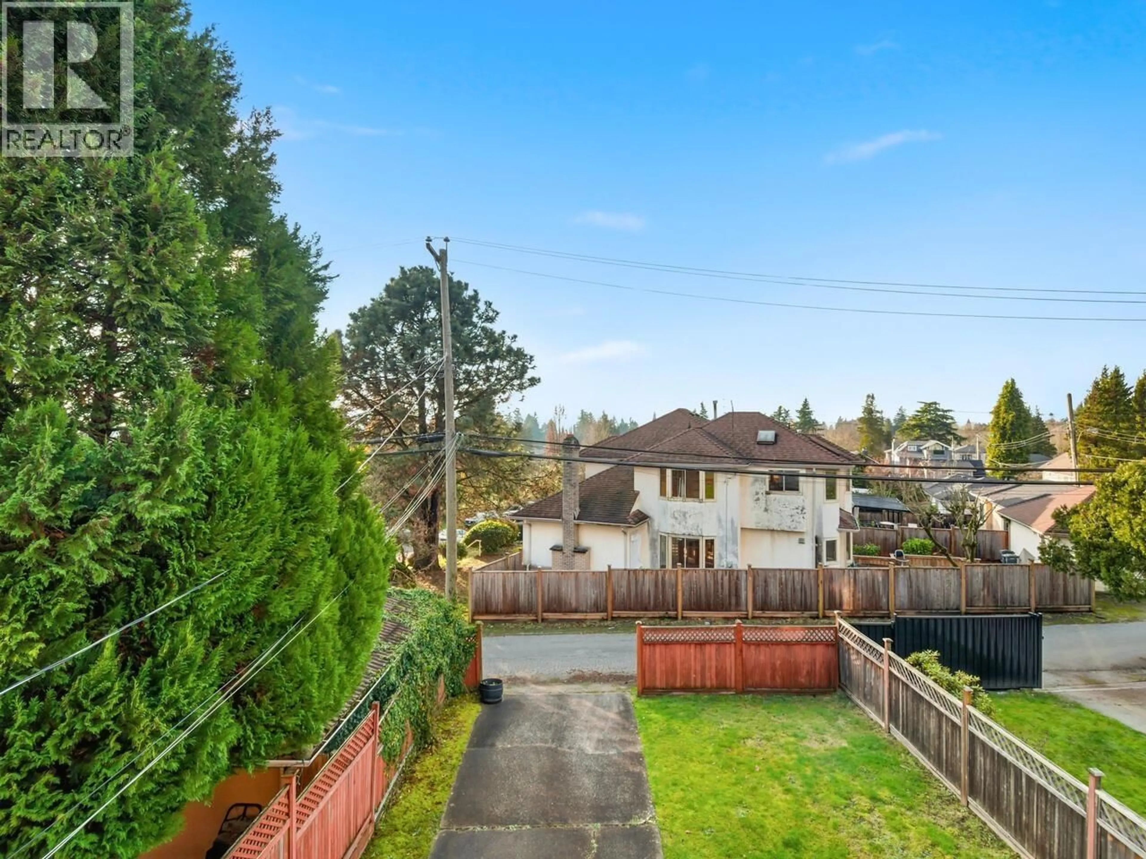 A pic from outside/outdoor area/front of a property/back of a property/a pic from drone, mountain view for 7475 WEST BOULEVARD, Vancouver British Columbia V6P5S2
