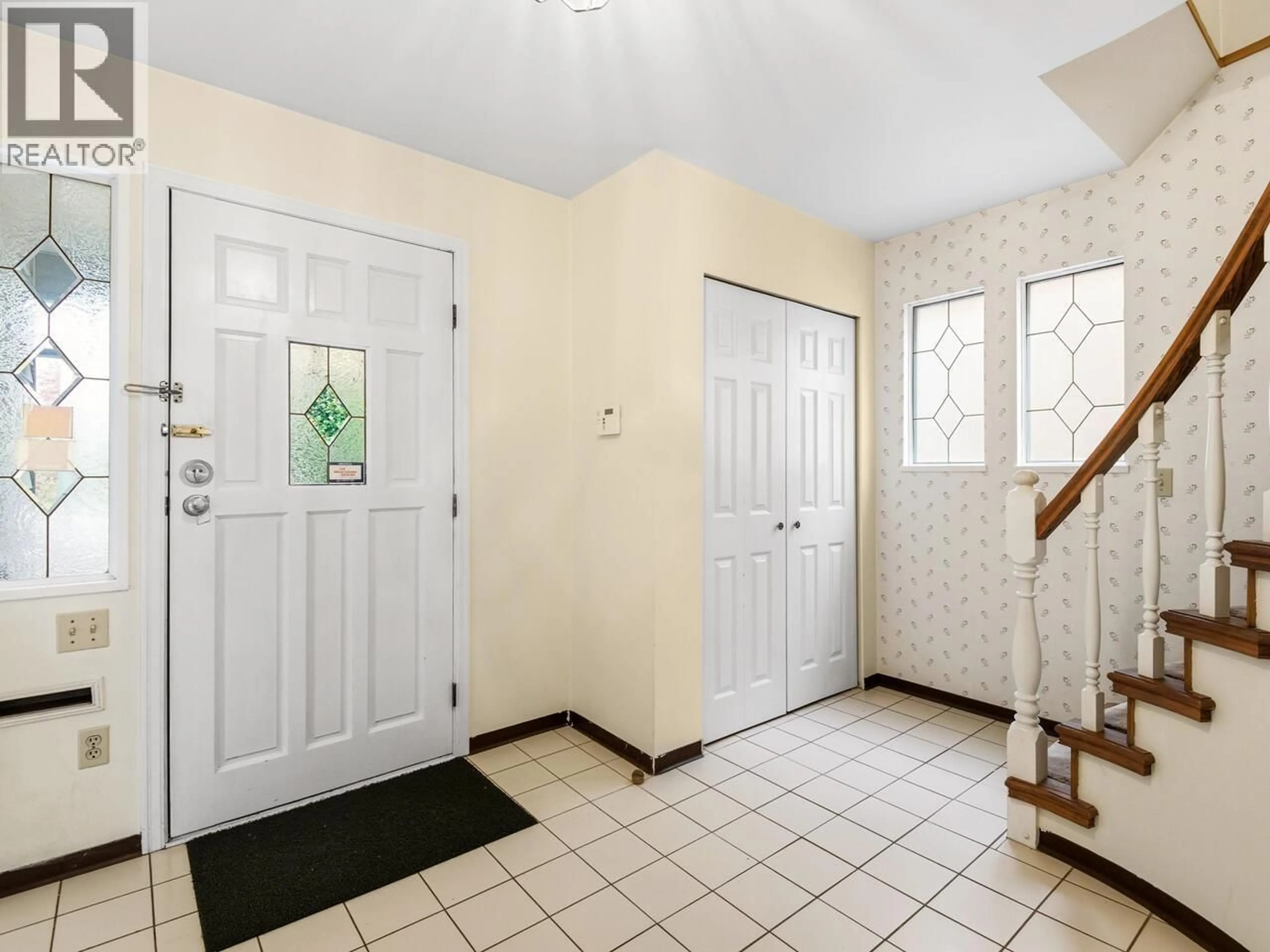 Indoor entryway for 7475 WEST BOULEVARD, Vancouver British Columbia V6P5S2