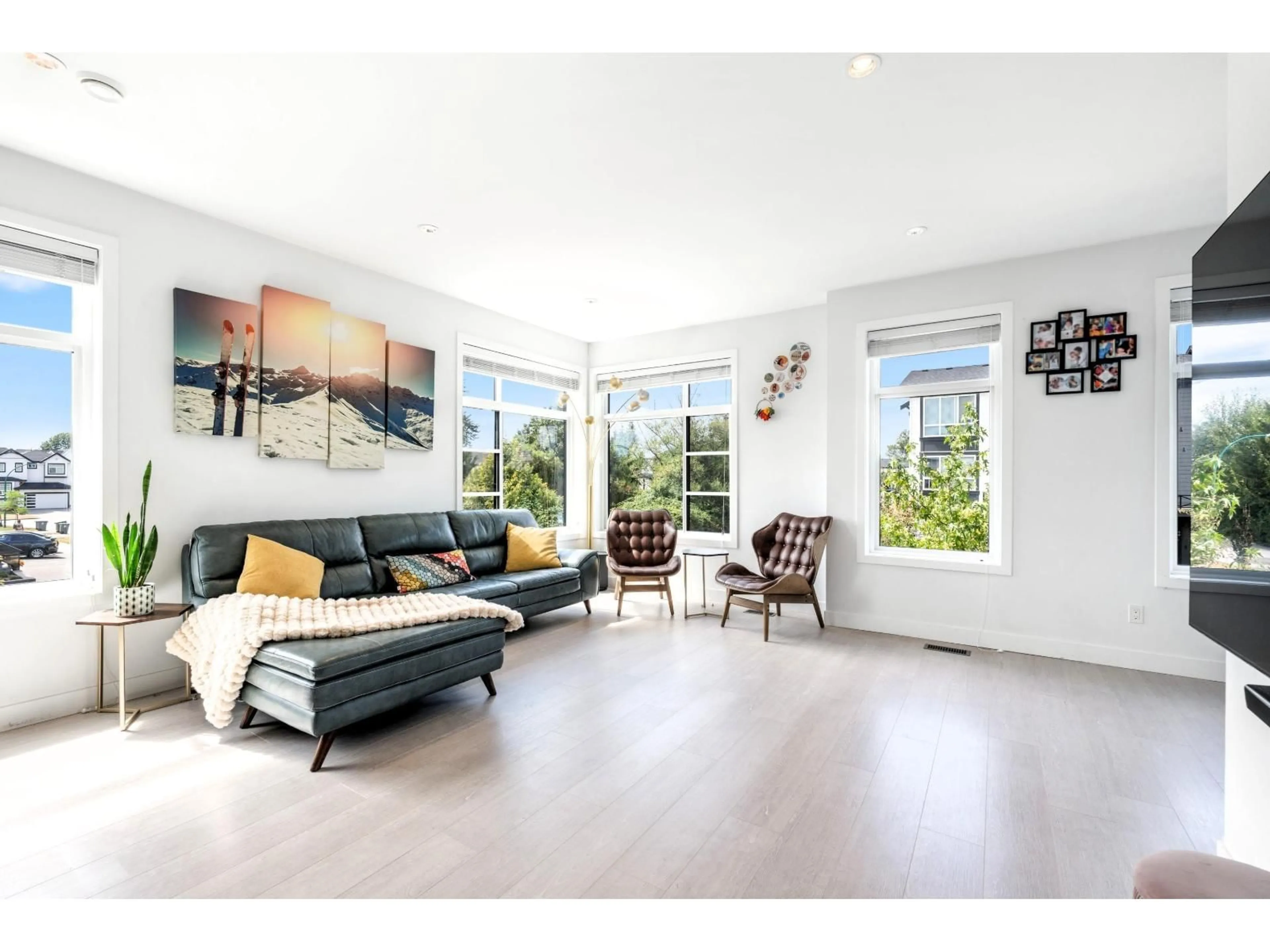 Living room with furniture, unknown for 52 - 7127 193A STREET, Surrey British Columbia V4N6V9