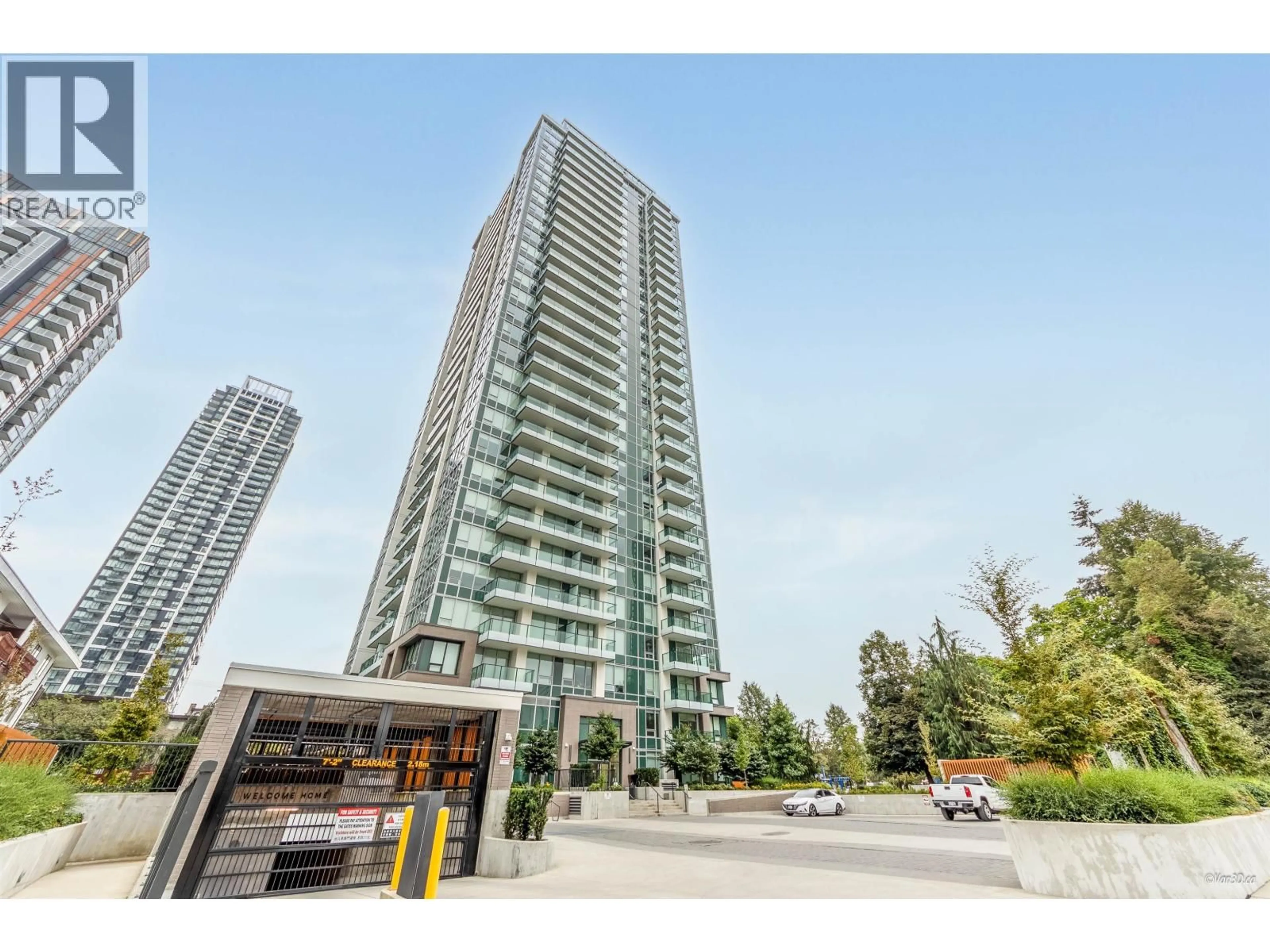 Indoor foyer for 701 - 6463 SILVER AVENUE, Burnaby British Columbia V5H0K4