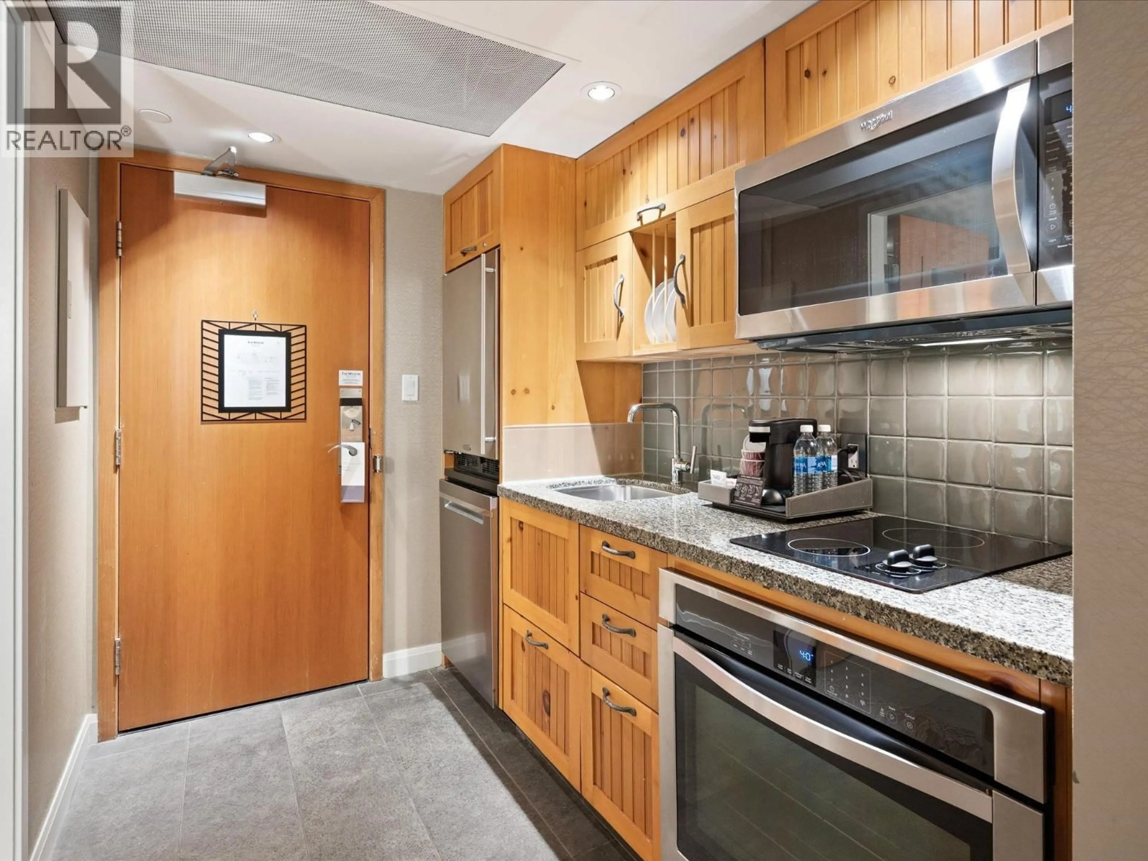 Standard kitchen, ceramic/tile floor for 516 - 4090 WHISTLER WAY, Whistler British Columbia V8E1J3