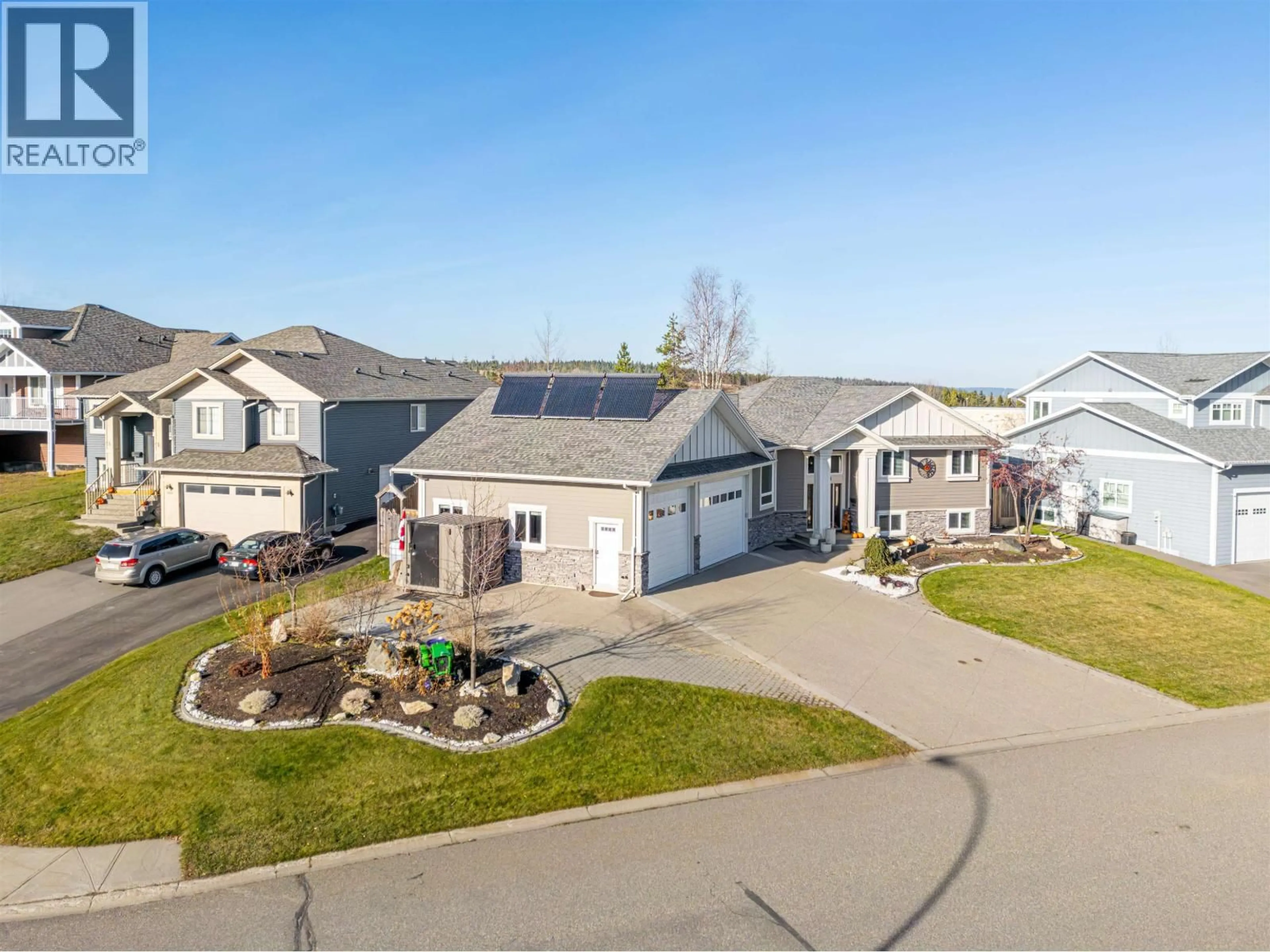 A pic from outside/outdoor area/front of a property/back of a property/a pic from drone, street for 6981 WESTMOUNT DRIVE, Prince George British Columbia V2N6R5