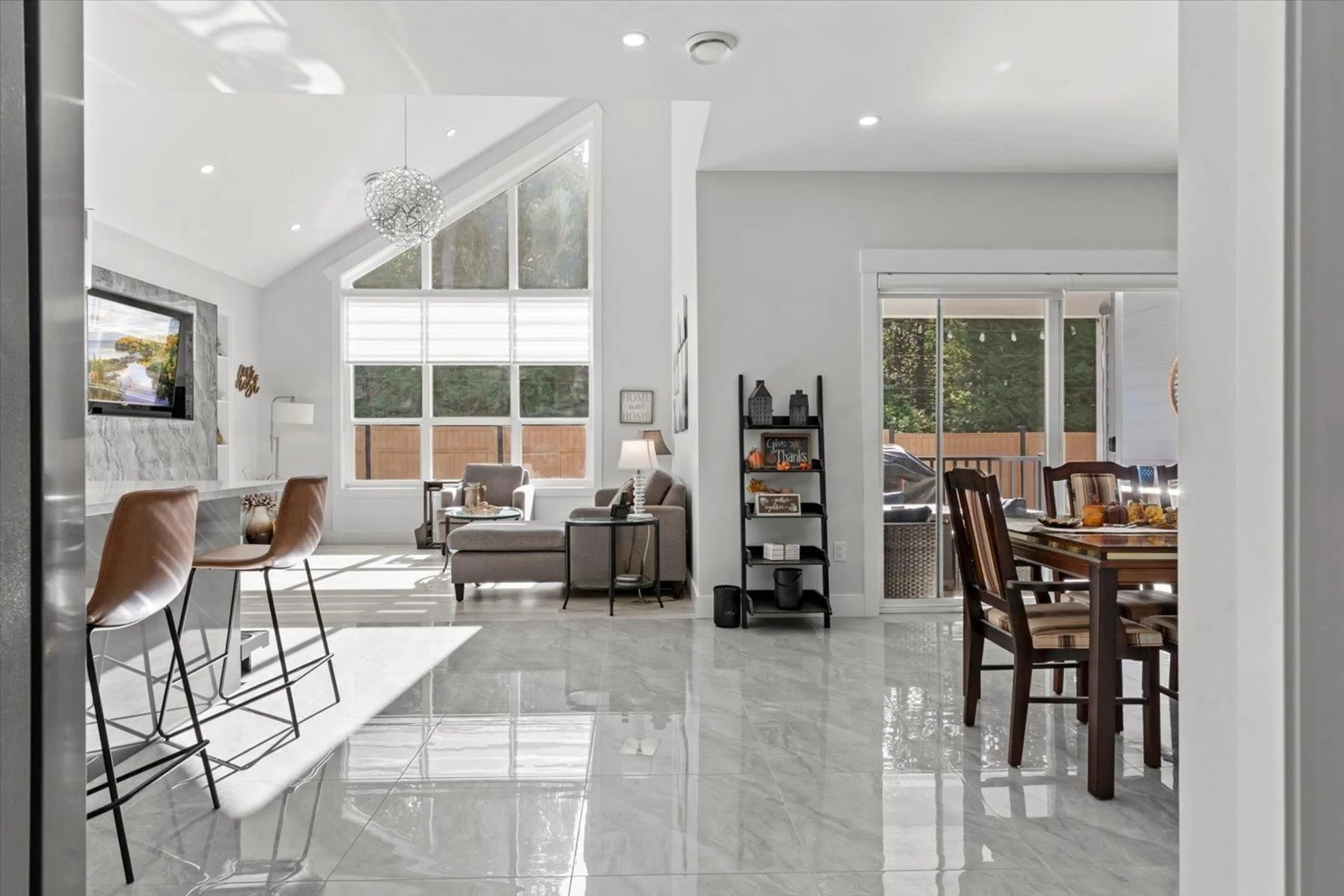 Open concept kitchen, ceramic/tile floor for 835 MYNG CRESCENT, Harrison Hot Springs British Columbia V0M1K0