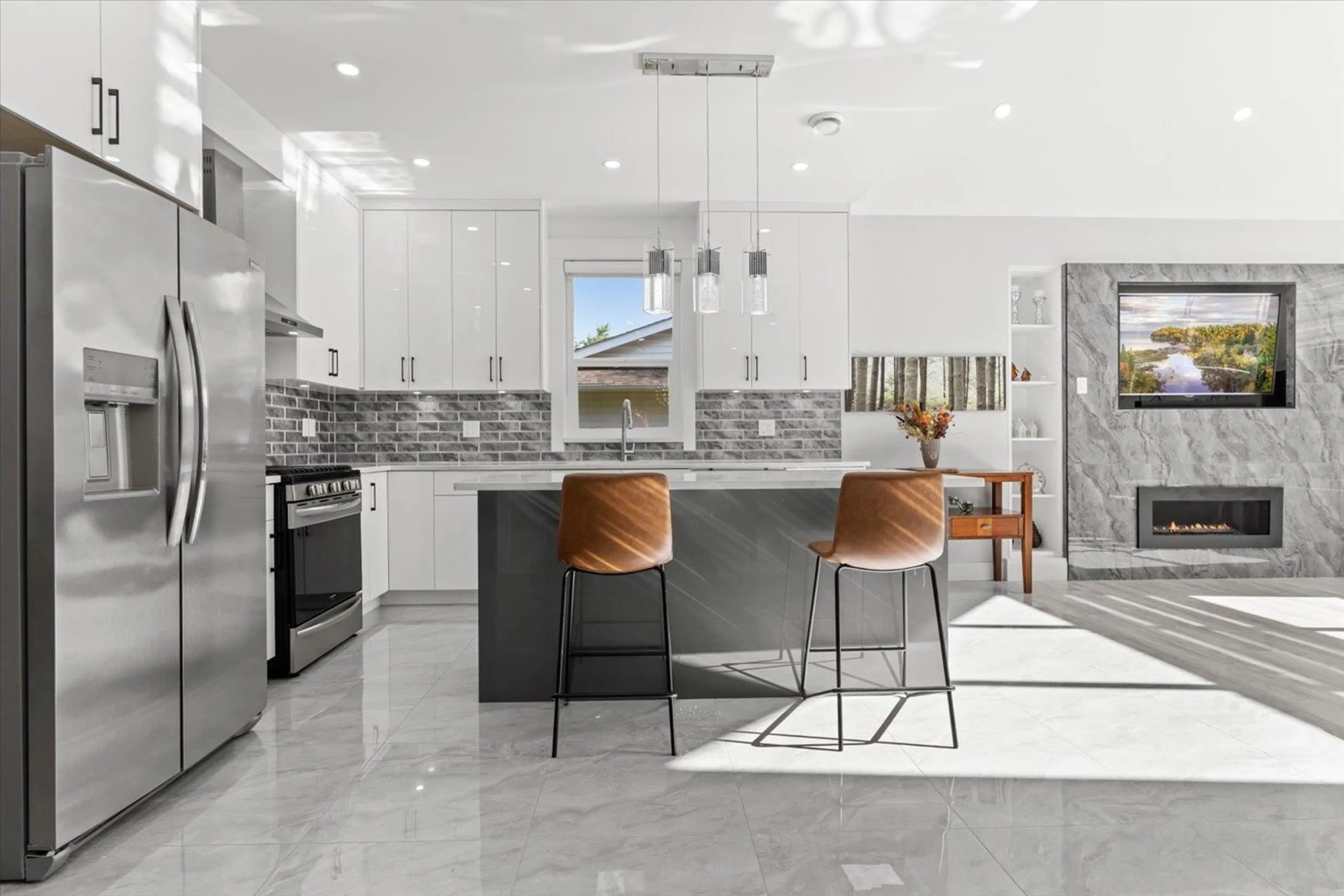 Contemporary kitchen, ceramic/tile floor for 835 MYNG CRESCENT, Harrison Hot Springs British Columbia V0M1K0