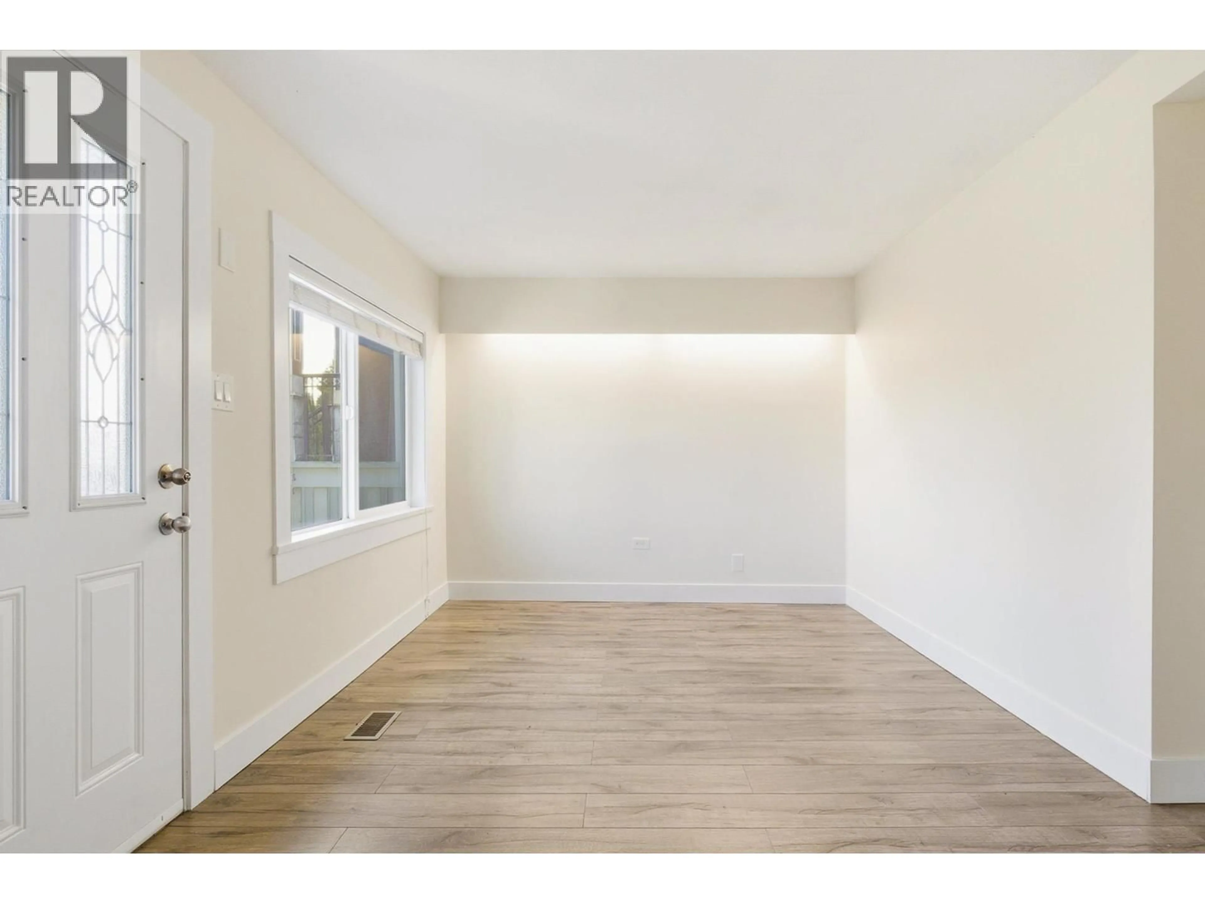Indoor entryway for 4533 KNIGHT STREET, Vancouver British Columbia V5N3M8