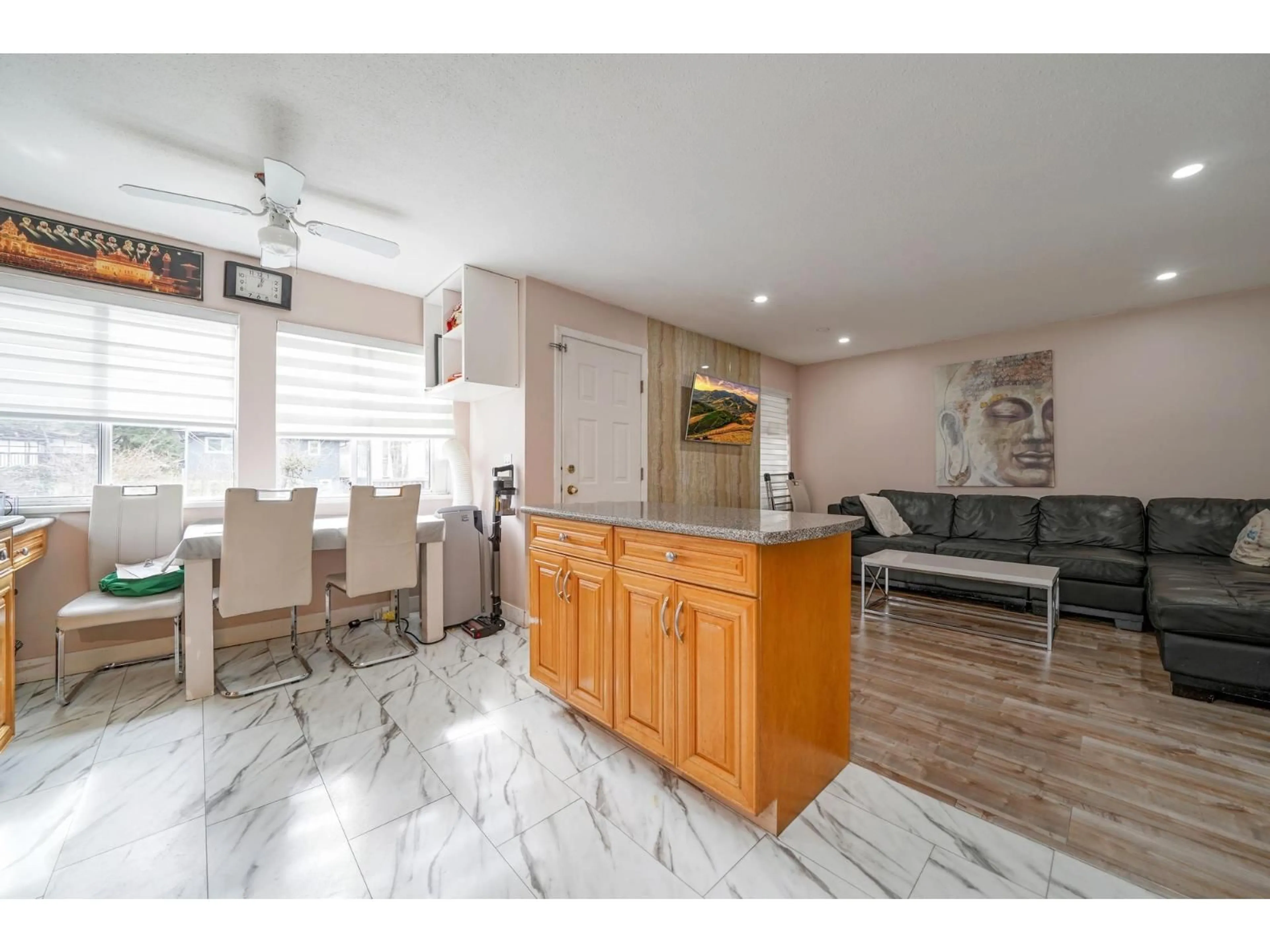 Open concept kitchen, unknown for 11866 98 AVENUE, Surrey British Columbia V3V2J4