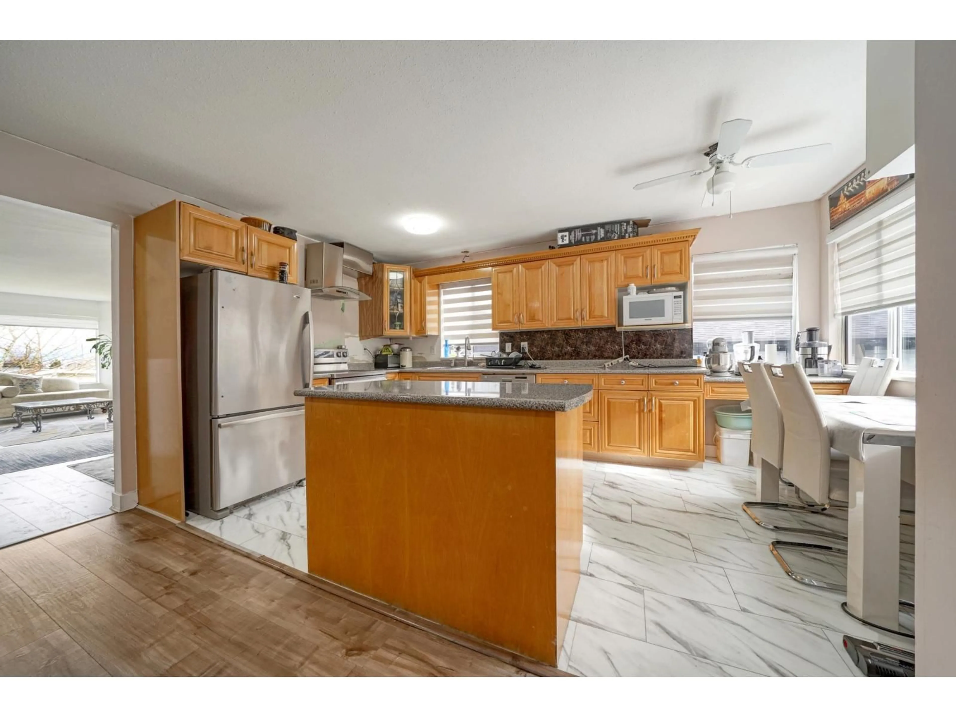 Open concept kitchen, unknown for 11866 98 AVENUE, Surrey British Columbia V3V2J4