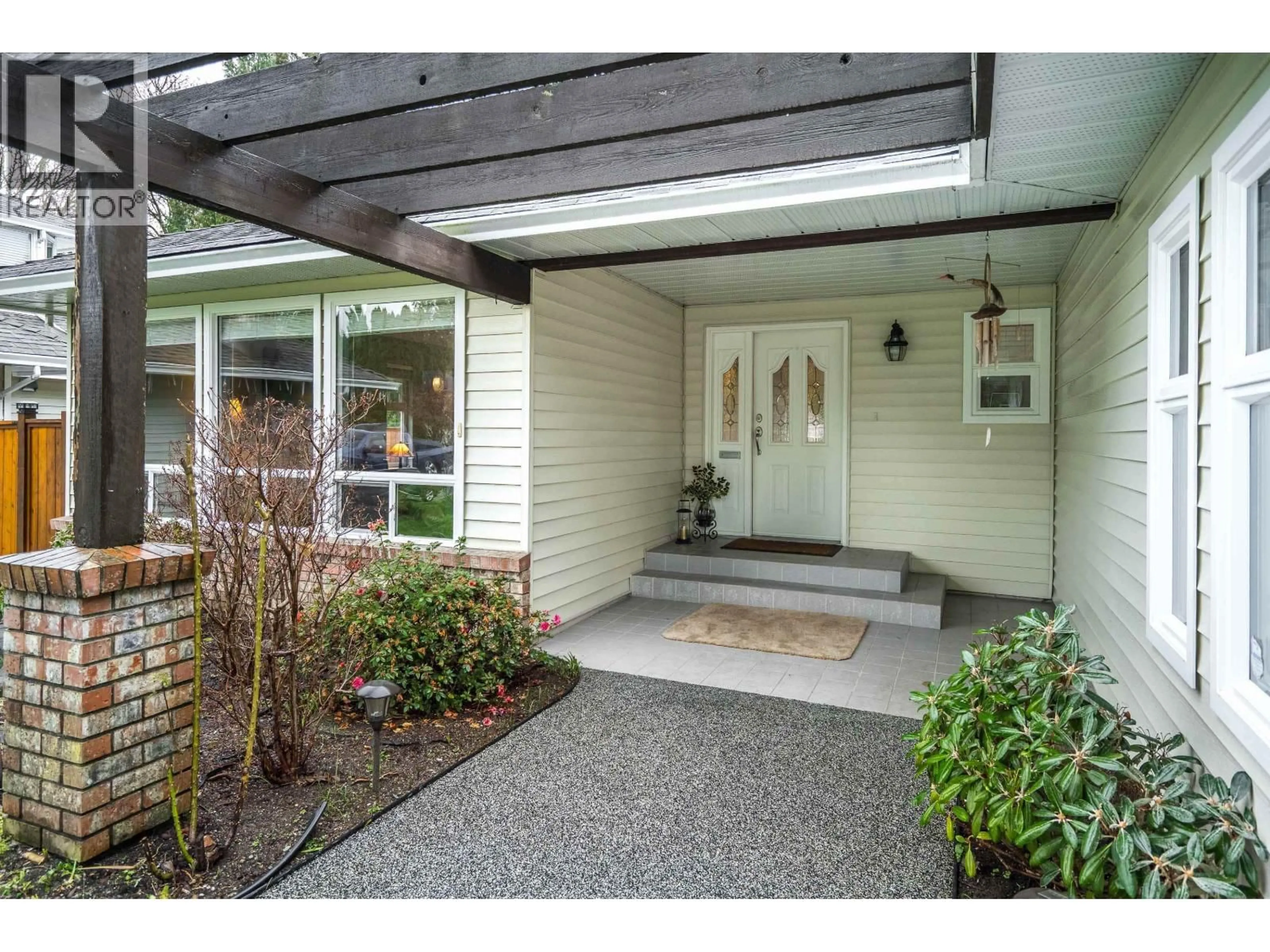 Indoor entryway for 12020 DOVER STREET, Maple Ridge British Columbia V2X7X8